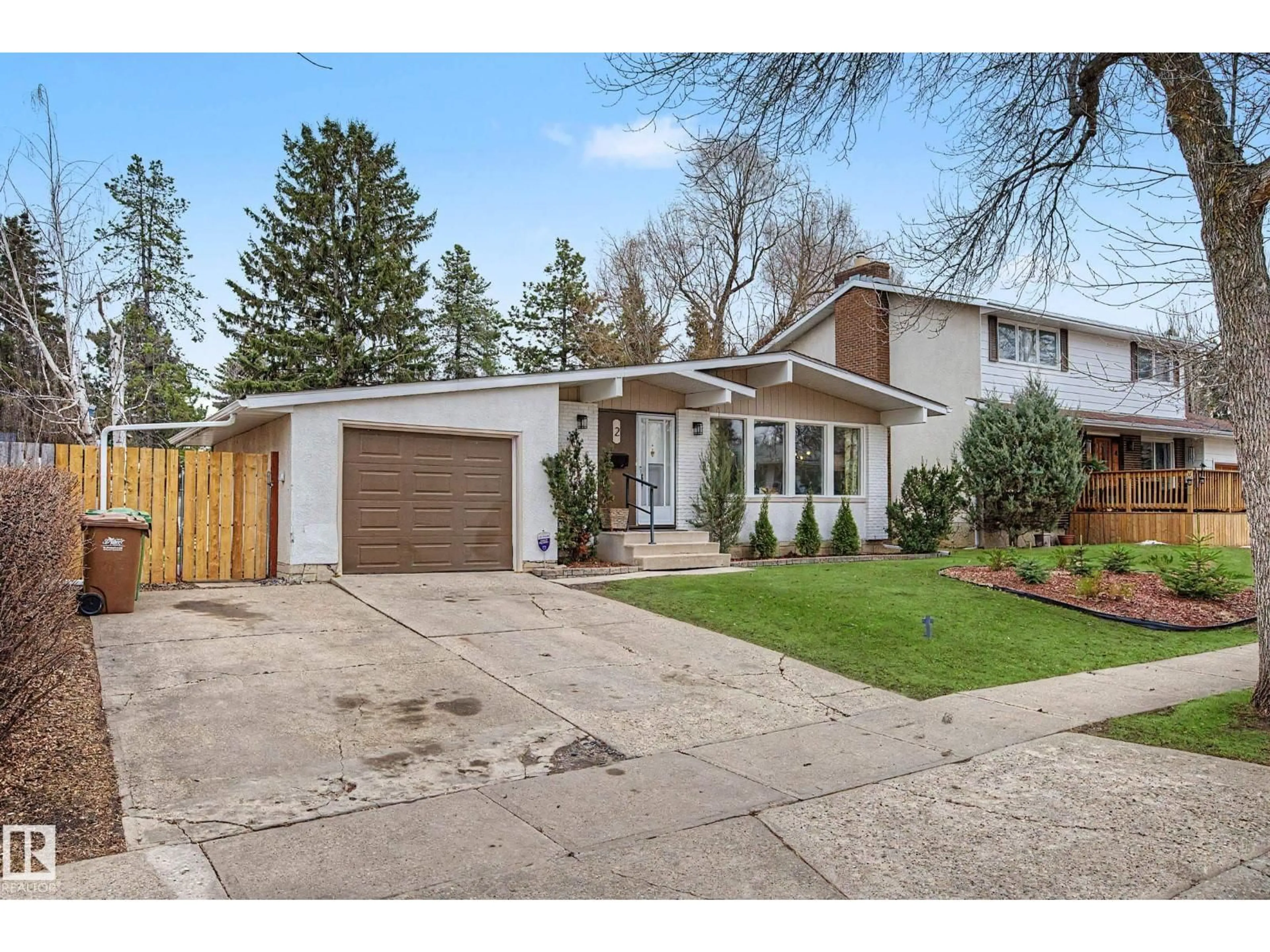 Unknown for 2 FERMONT ST, St. Albert Alberta T8N1W8