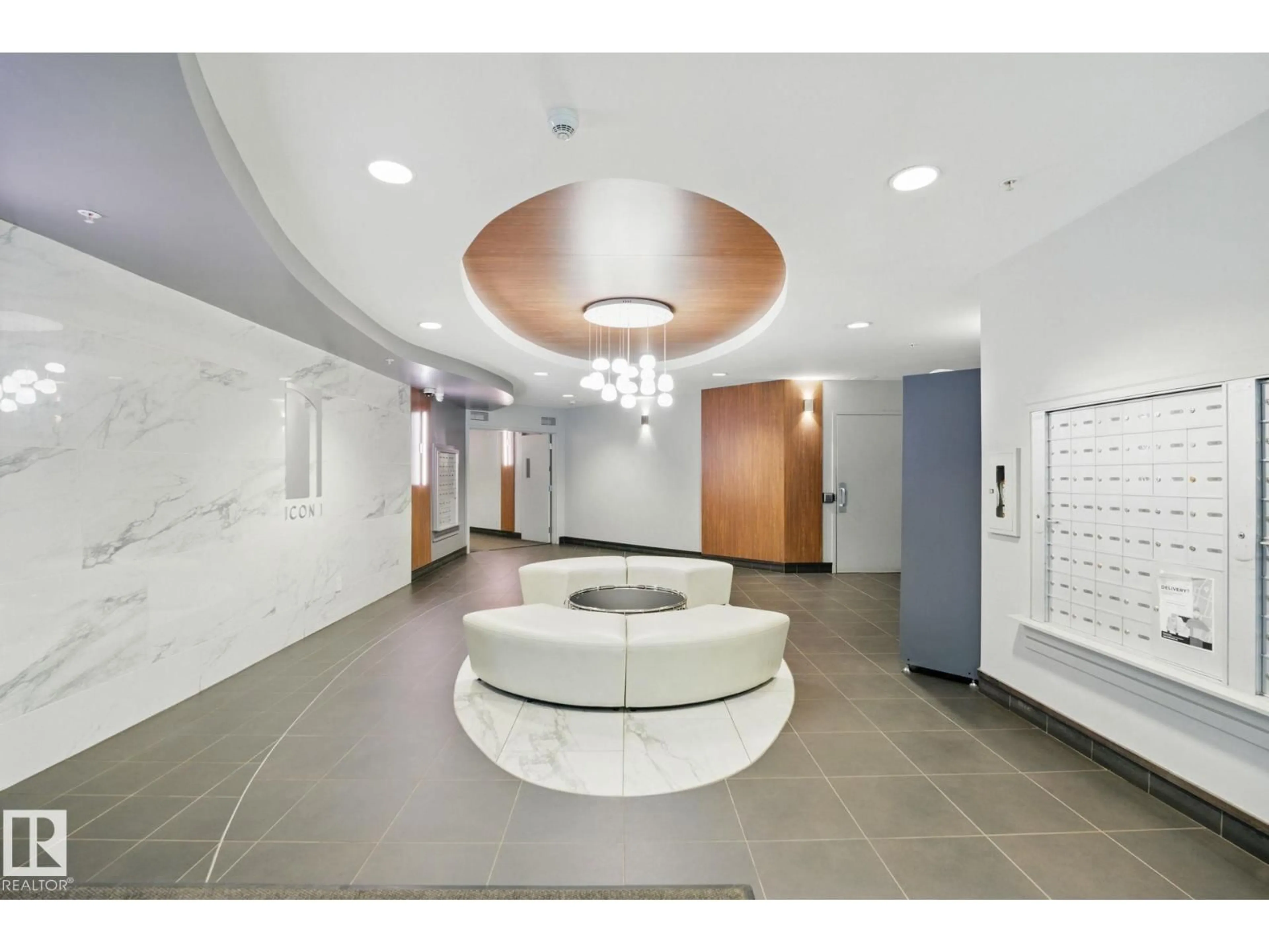 Indoor foyer for 10136 - 2701 104 ST, Edmonton Alberta T5J0B5