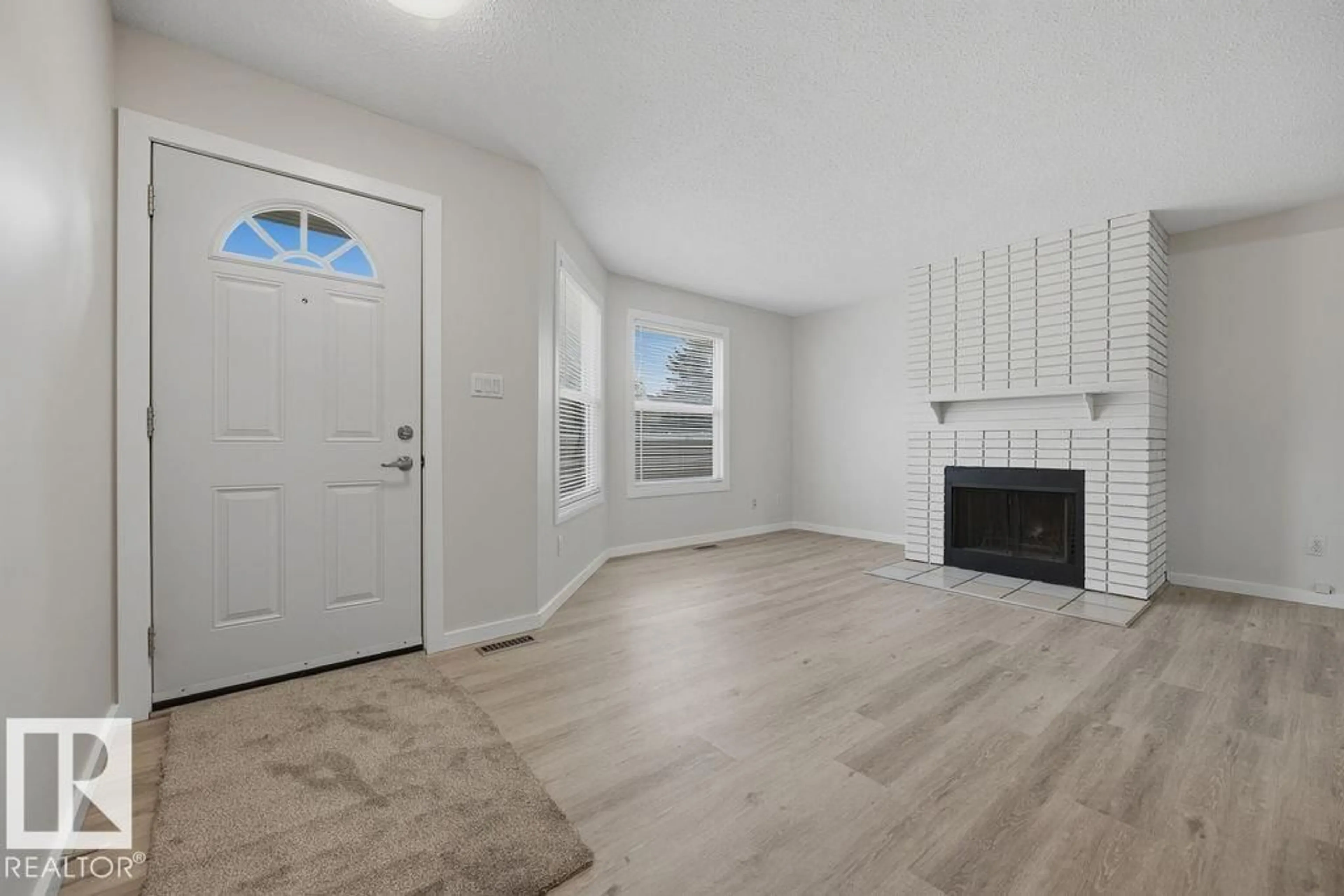Indoor entryway for 10473 24 AV, Edmonton Alberta T6J4S2