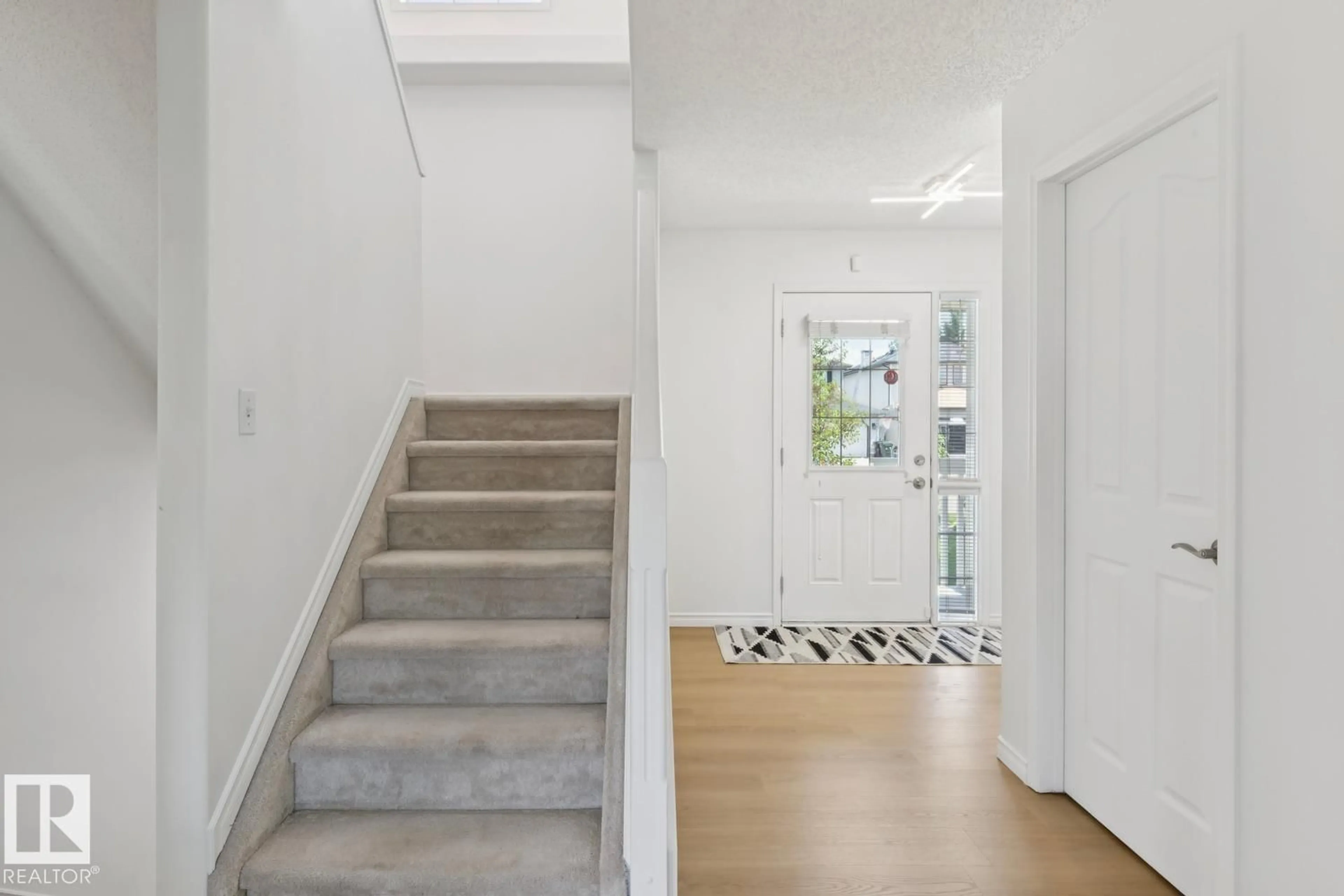 Stairs for 64 FOXBORO LI, Sherwood Park Alberta T8A6K6