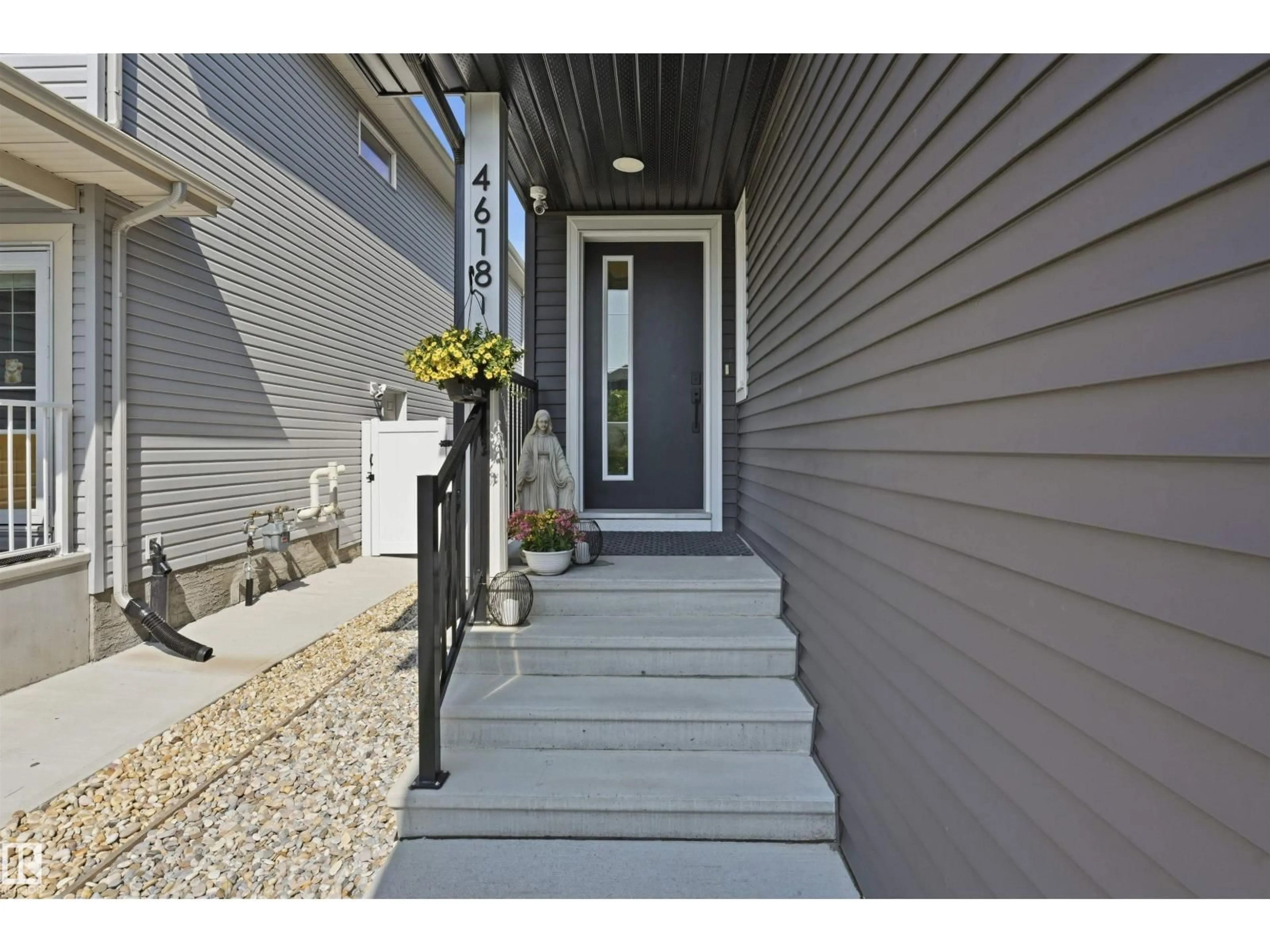 Indoor entryway for NW - 4618 170A AV, Edmonton Alberta T5Y4C9