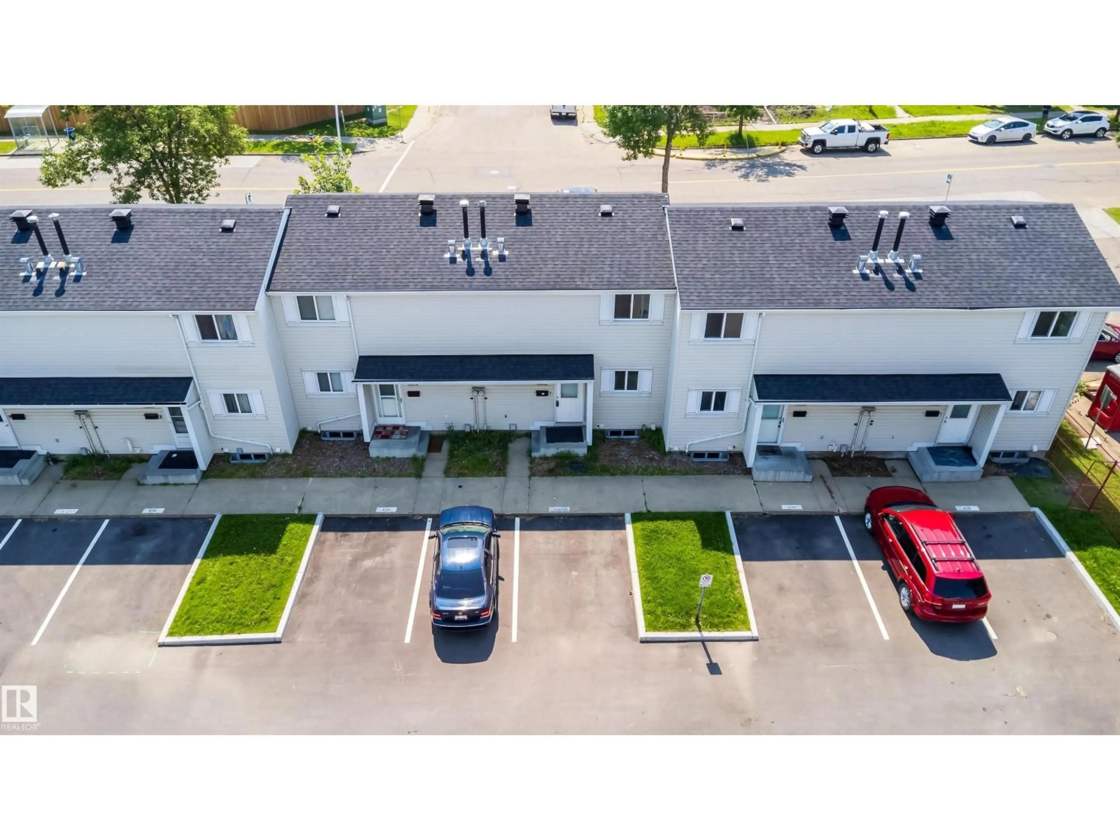 A pic from outside/outdoor area/front of a property/back of a property/a pic from drone, street for 11432 139 AV, Edmonton Alberta T5X3L4