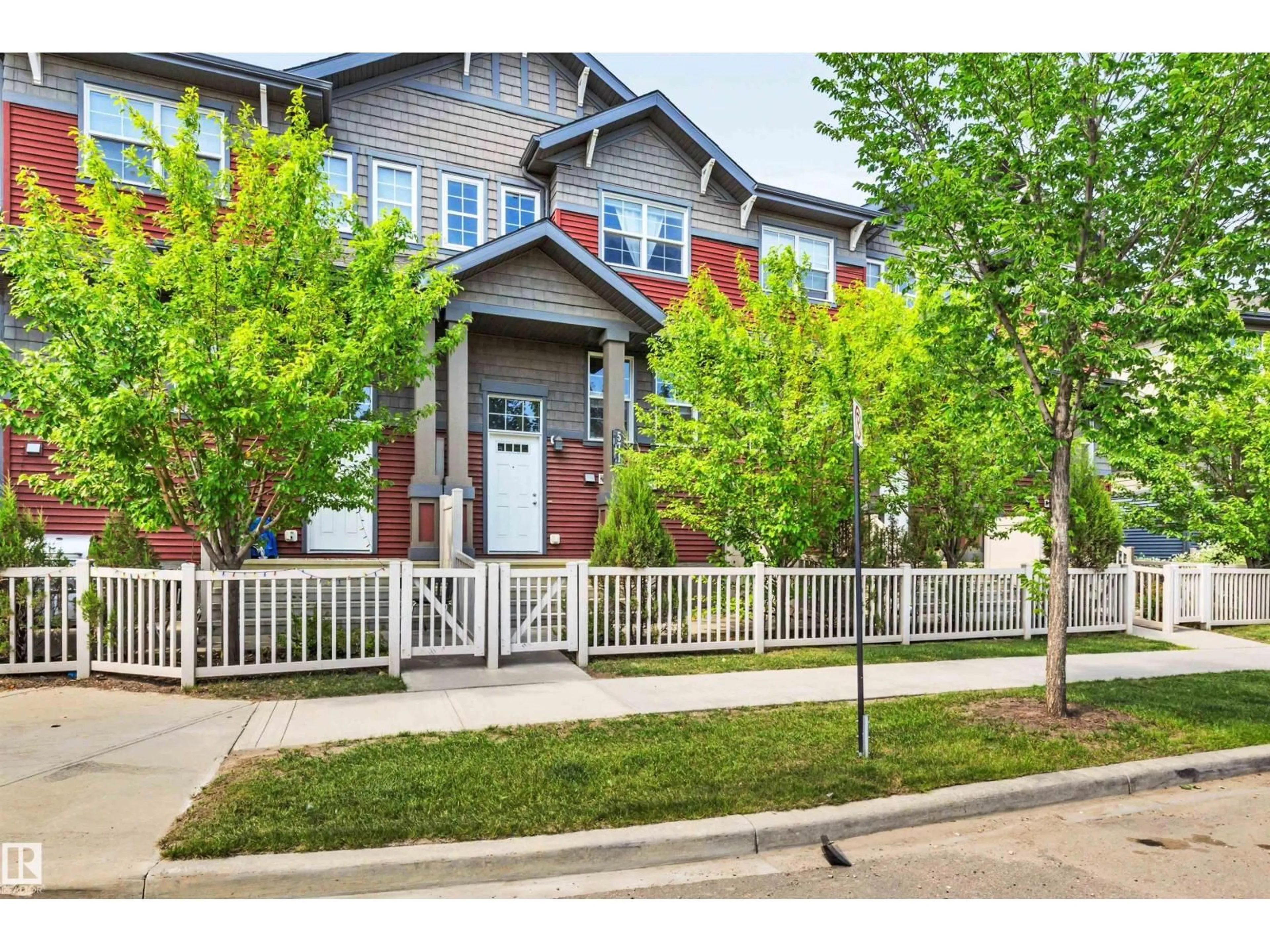 Home with vinyl exterior material, street for 571 ORCHARDS BV, Edmonton Alberta T6X1V2
