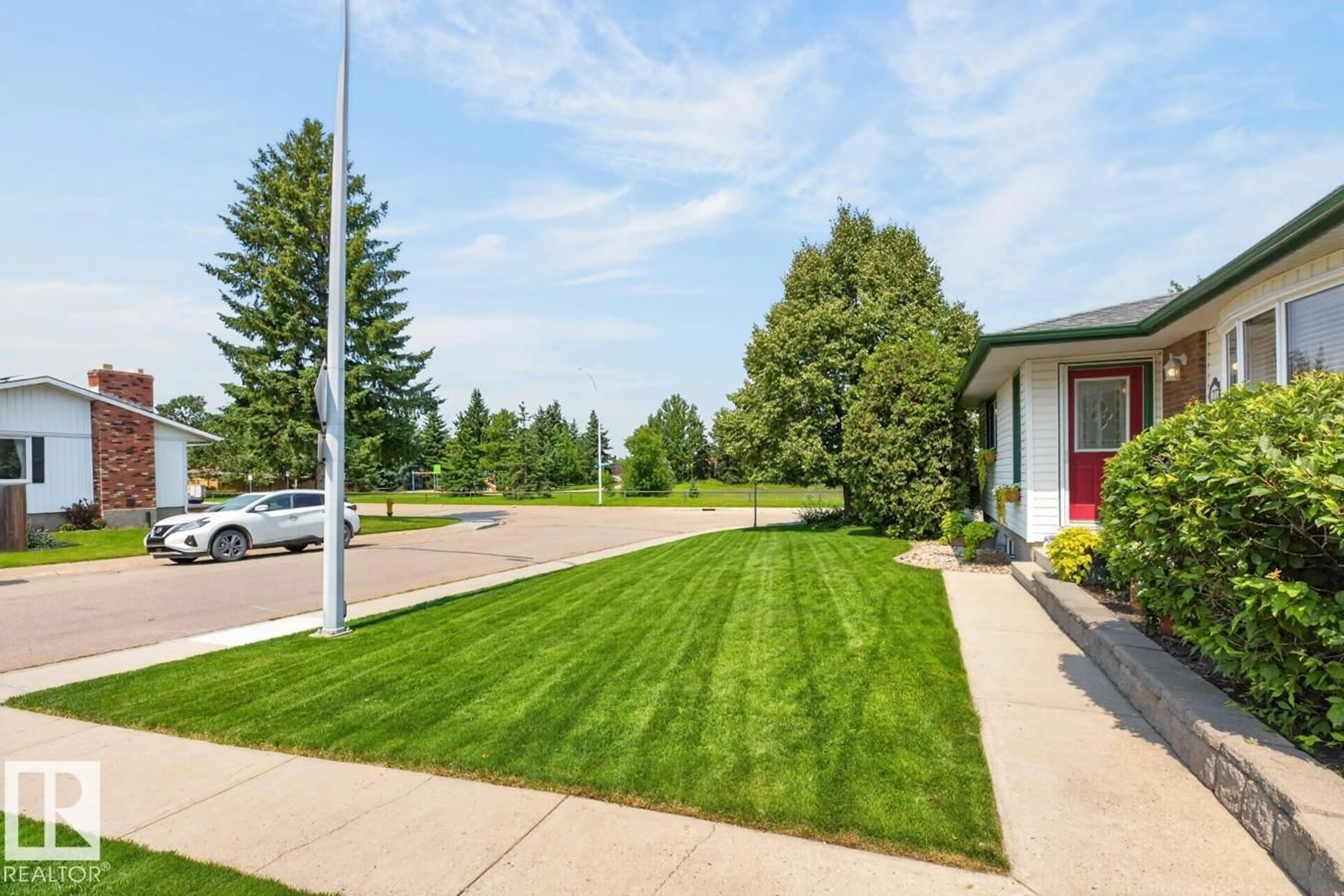 Patio, street for 27 MILFORD CR, Sherwood Park Alberta T8V3V3
