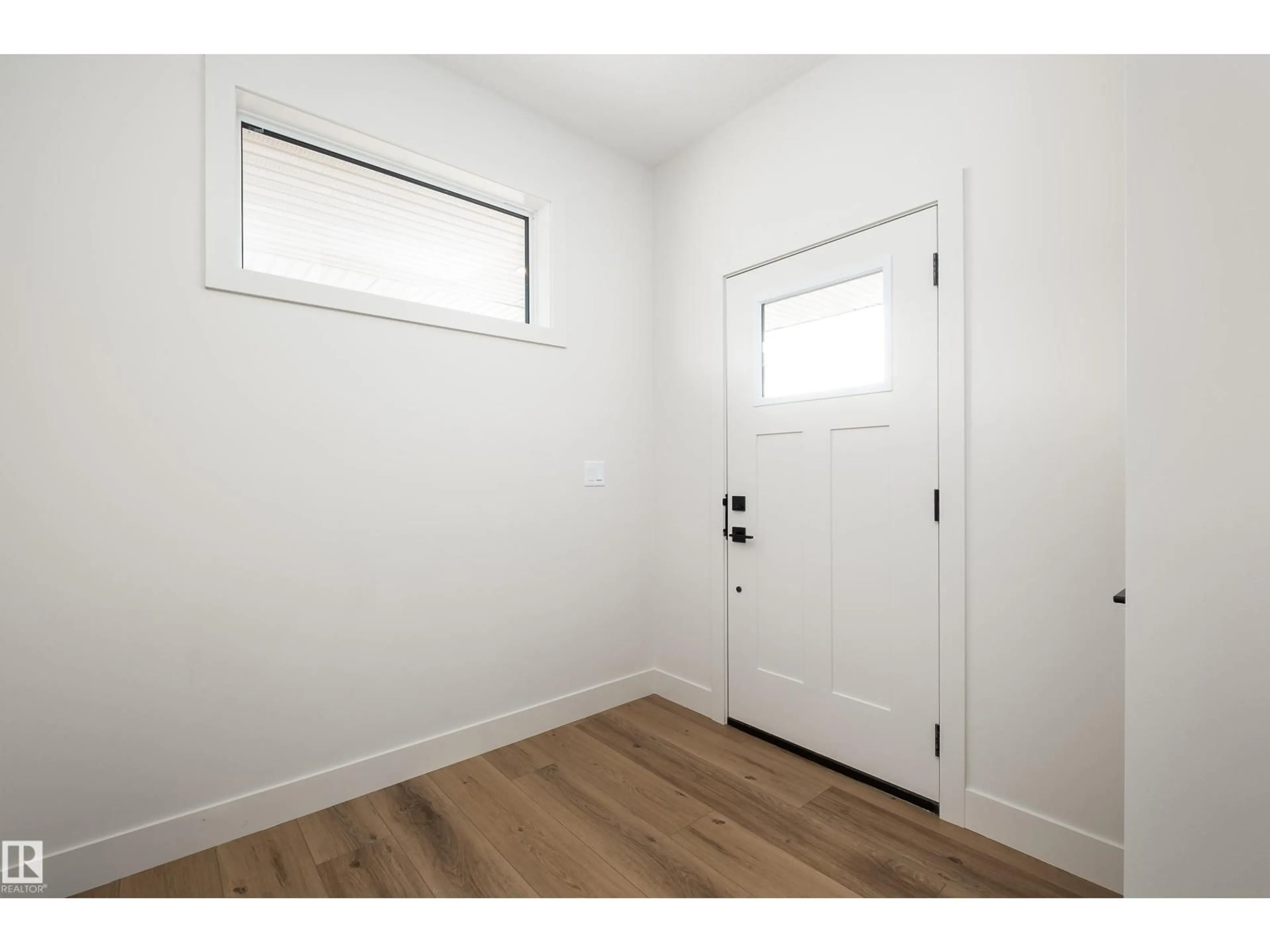 Indoor entryway for 8 DARBY CR, Spruce Grove Alberta T7X0W9