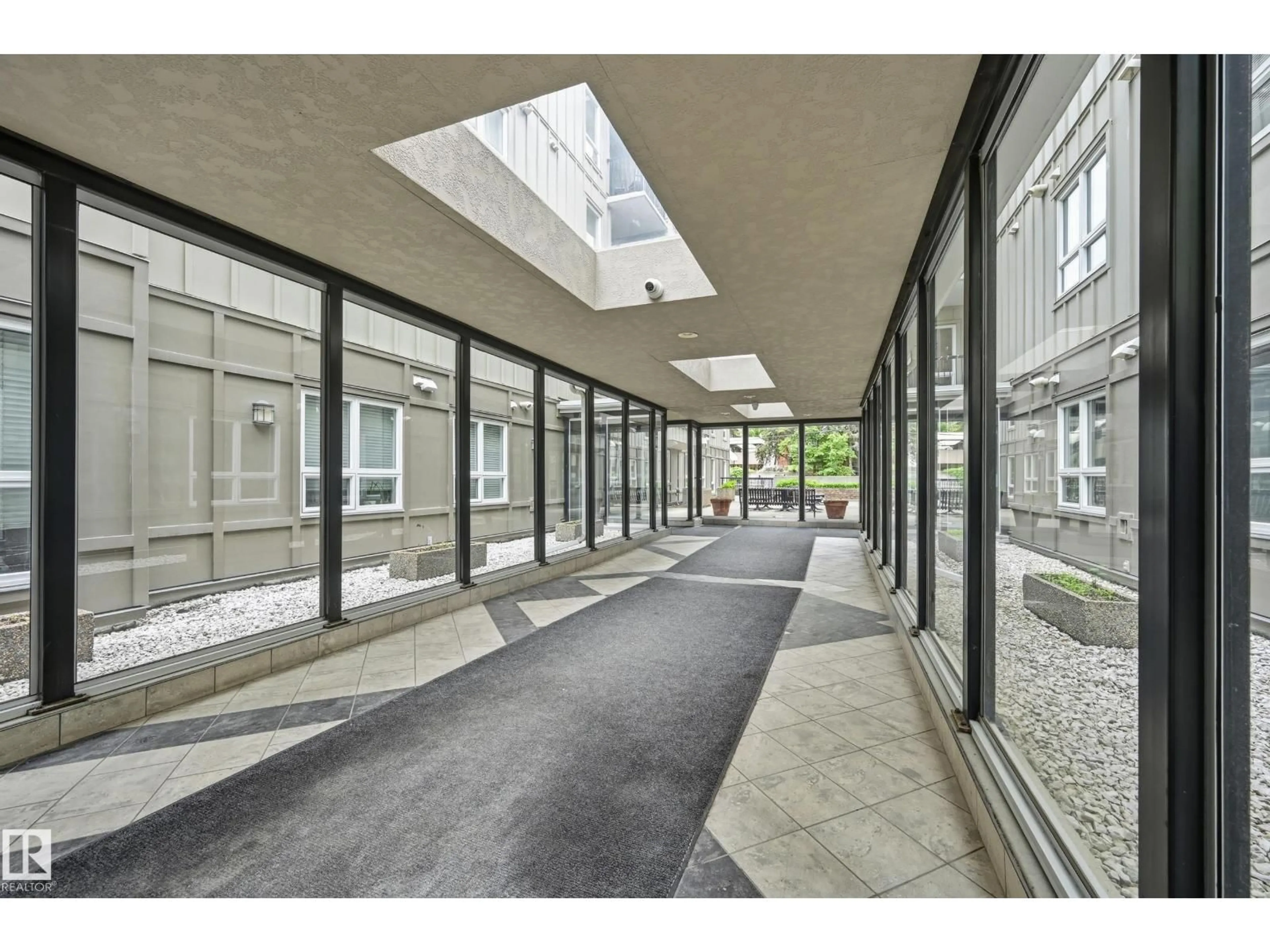 Indoor foyer for 203 11103 84 AV NW, Edmonton Alberta T6G2X4