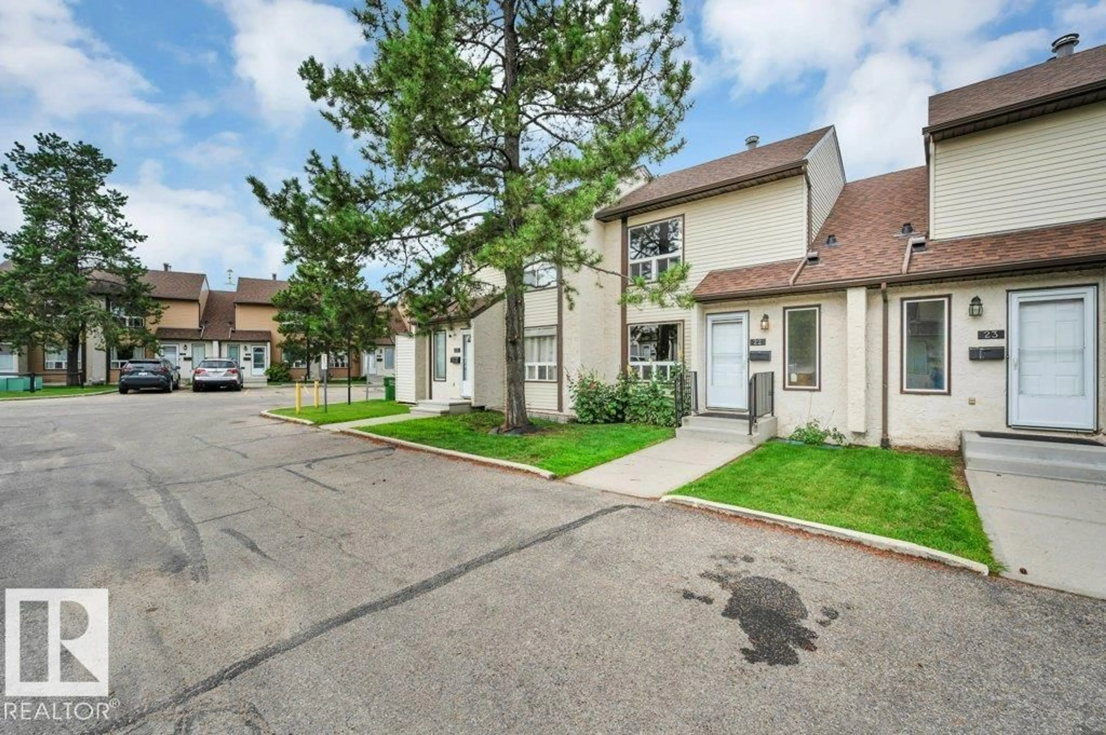 Patio, street for #22 - 1651 46 ST, Edmonton Alberta T6L5H2