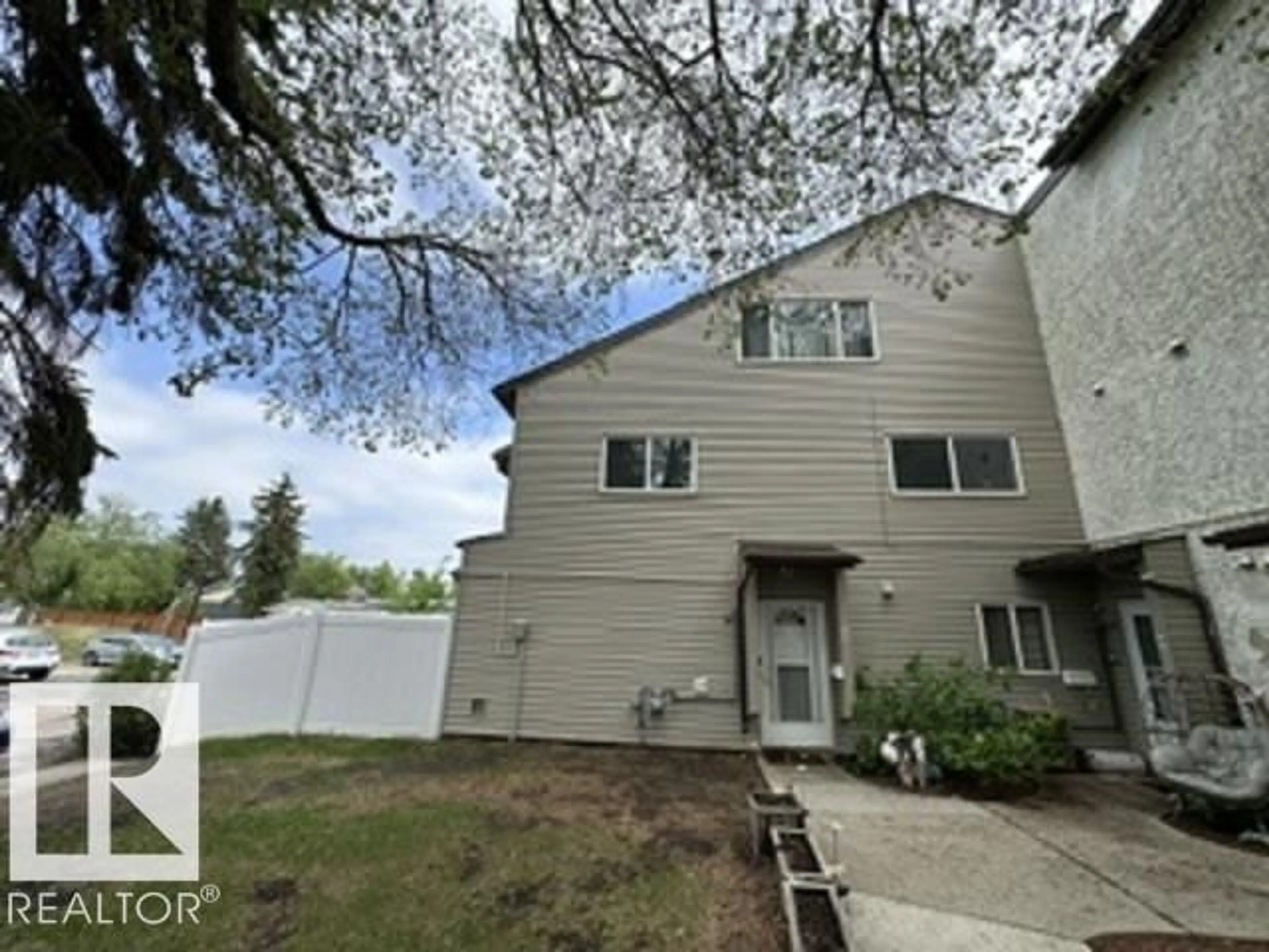A pic from outside/outdoor area/front of a property/back of a property/a pic from drone, street for 12C MEADOWLARK VG, Edmonton Alberta T5R5X3