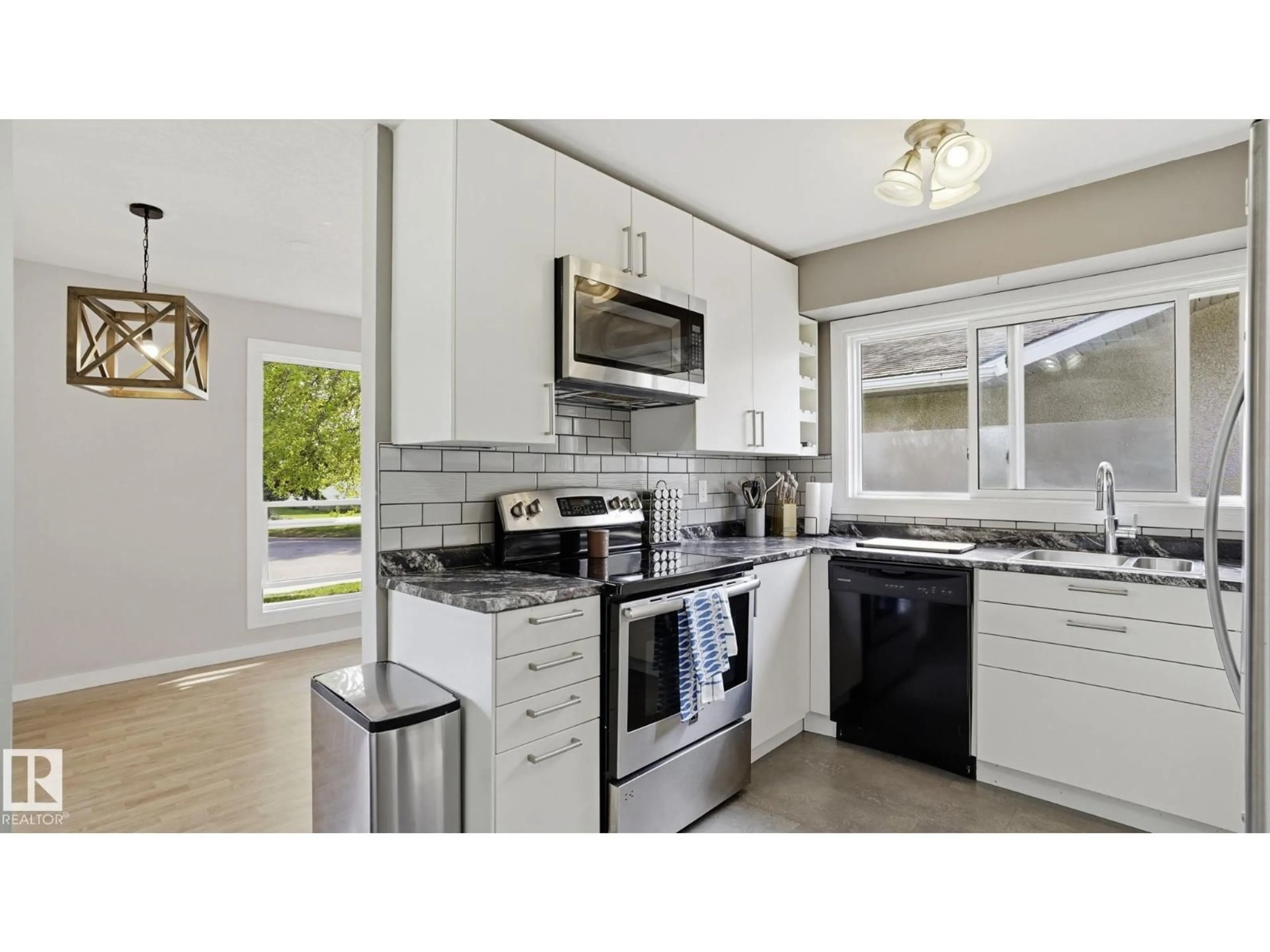Standard kitchen, ceramic/tile floor for 7 BEECHMONT AV, Spruce Grove Alberta T7X1E6