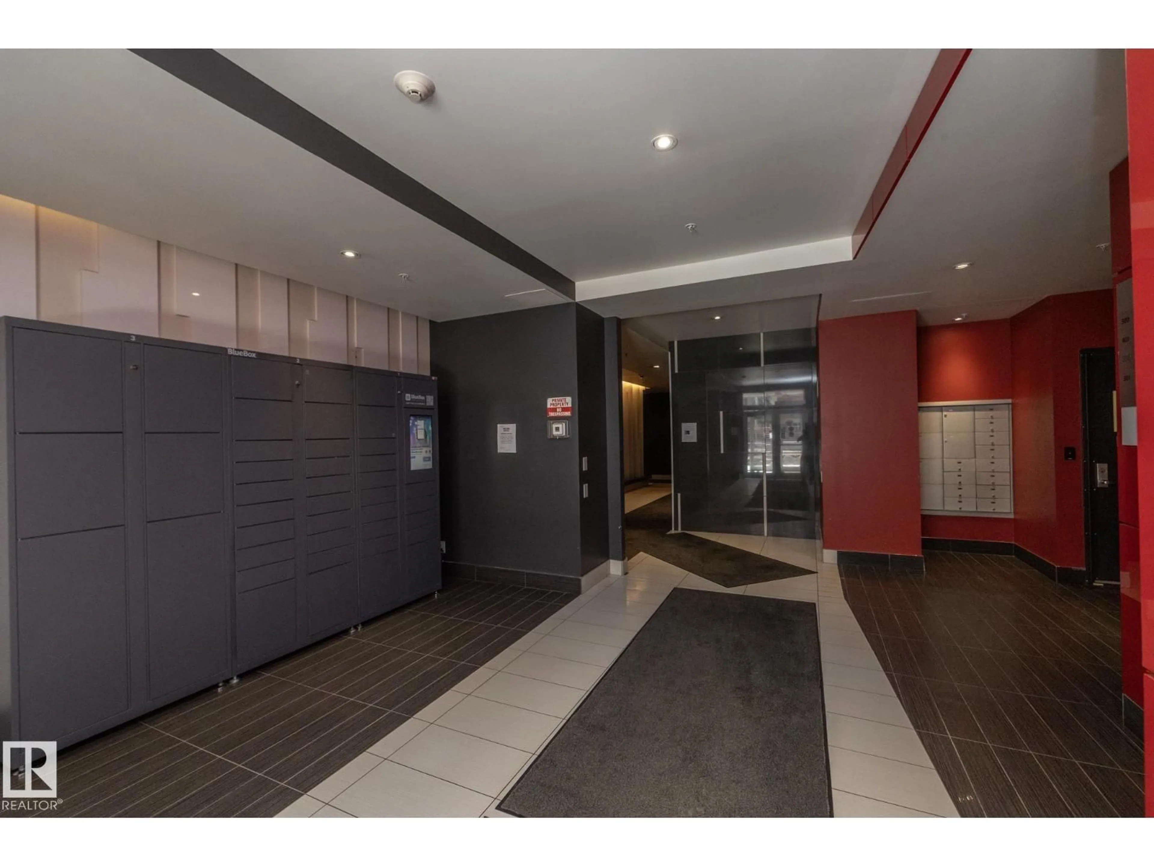 Indoor foyer for 2402 10410 102 AV NW, Edmonton Alberta T5J0E9