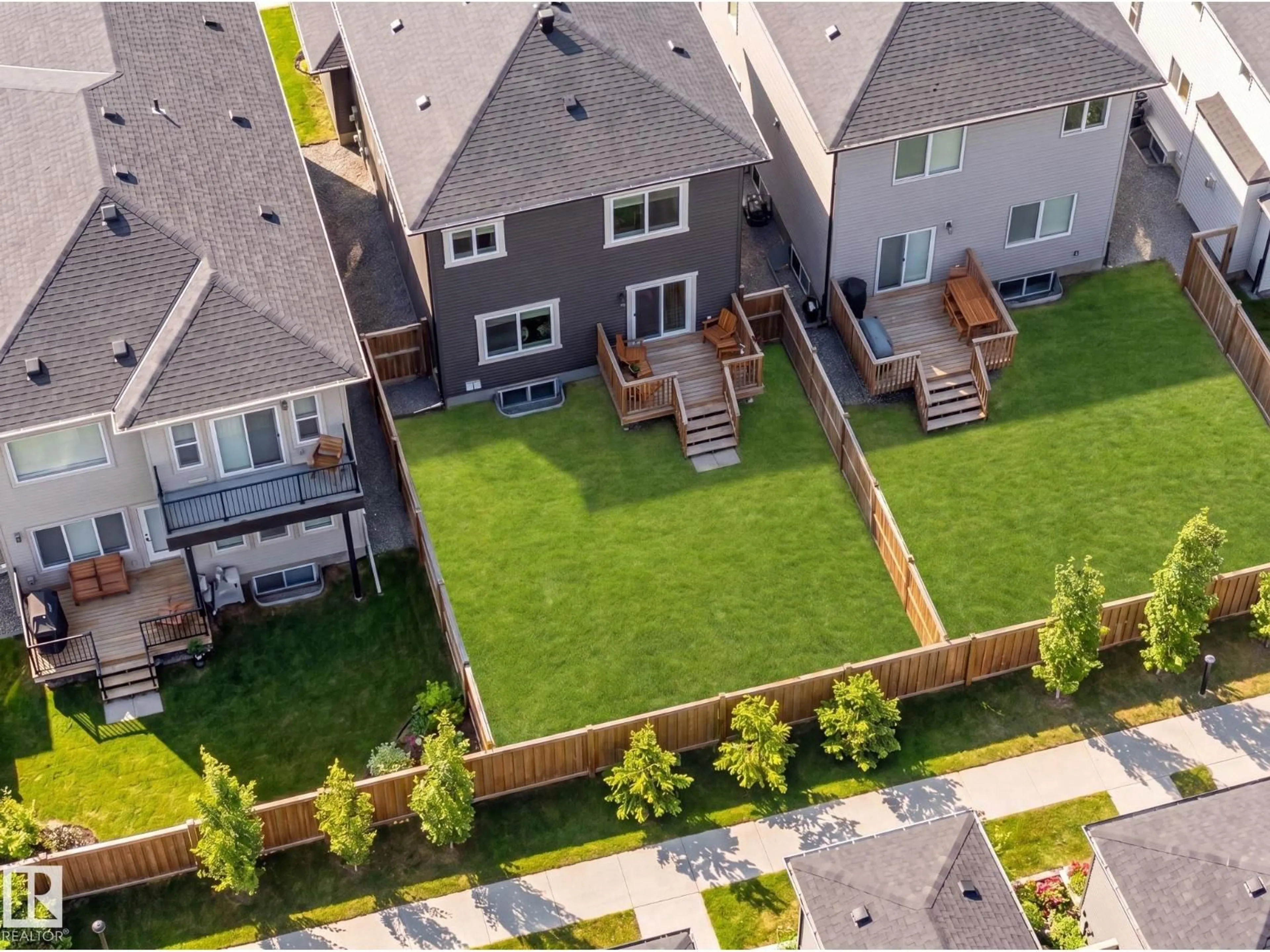 A pic from outside/outdoor area/front of a property/back of a property/a pic from drone, street for NW - 5736 176 AV, Edmonton Alberta T5Y0V2