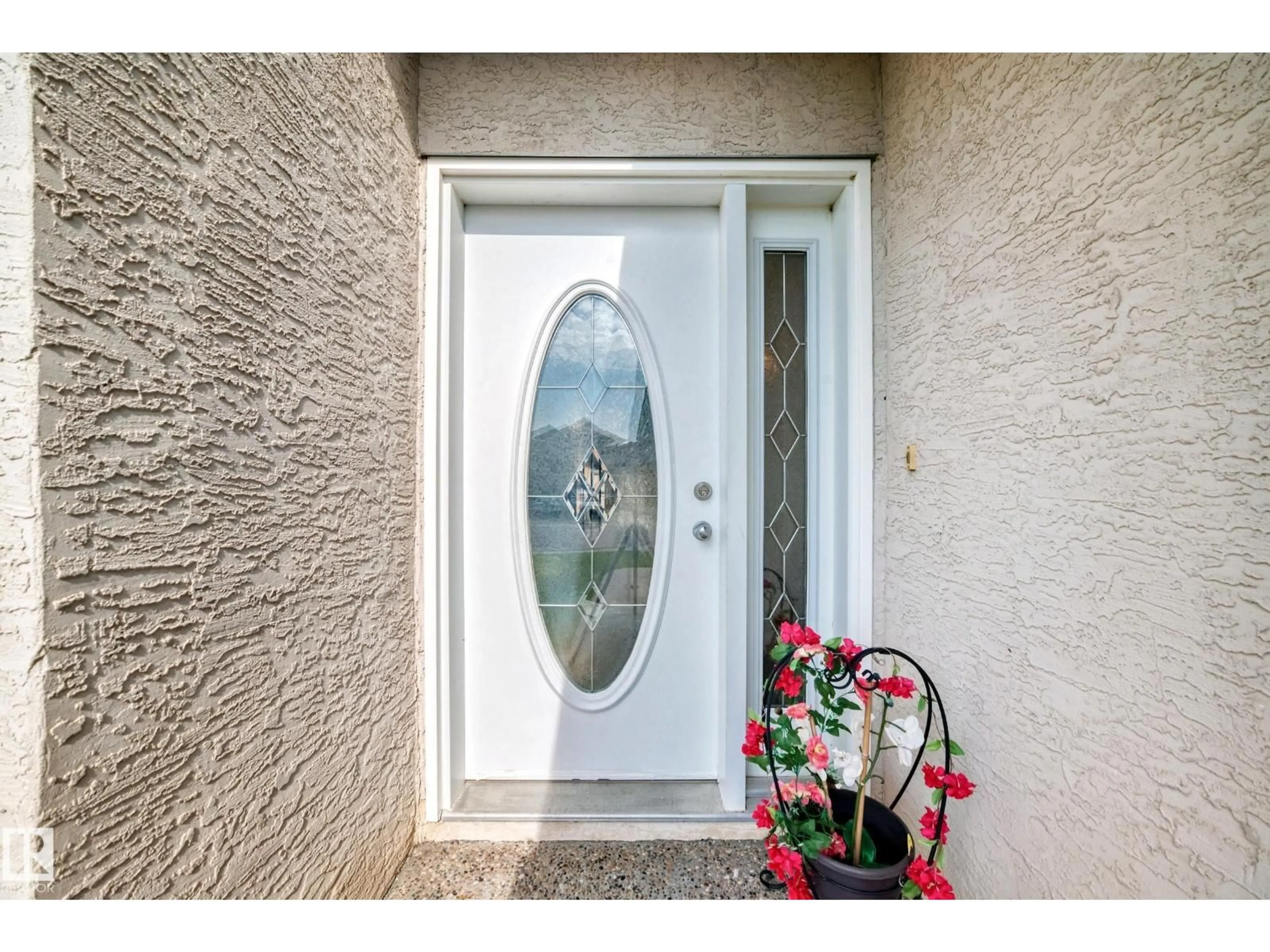 Indoor entryway for 16619 72 ST, Edmonton Alberta T5Z3Z7