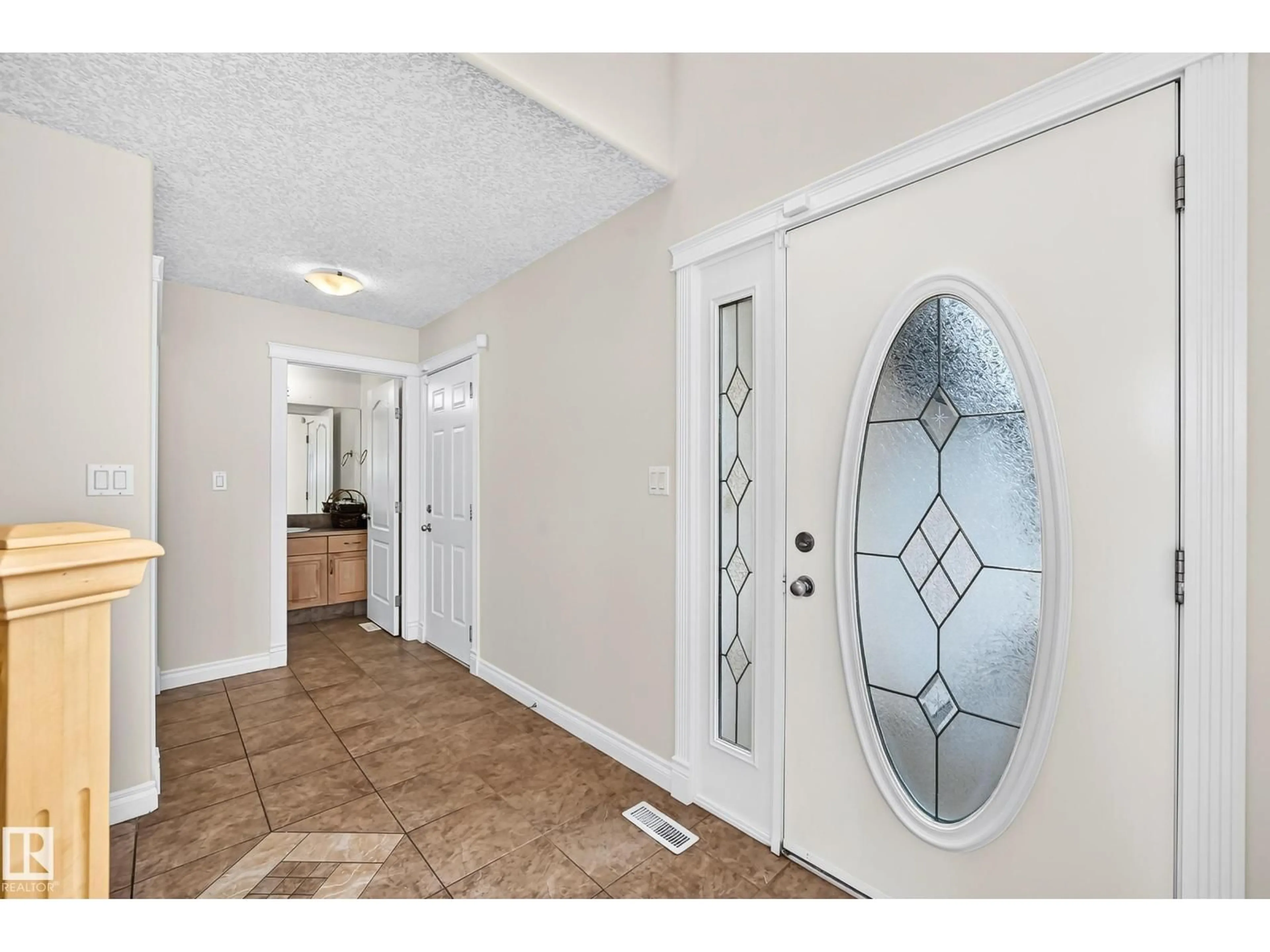 Indoor entryway for 16619 72 ST, Edmonton Alberta T5Z3Z7