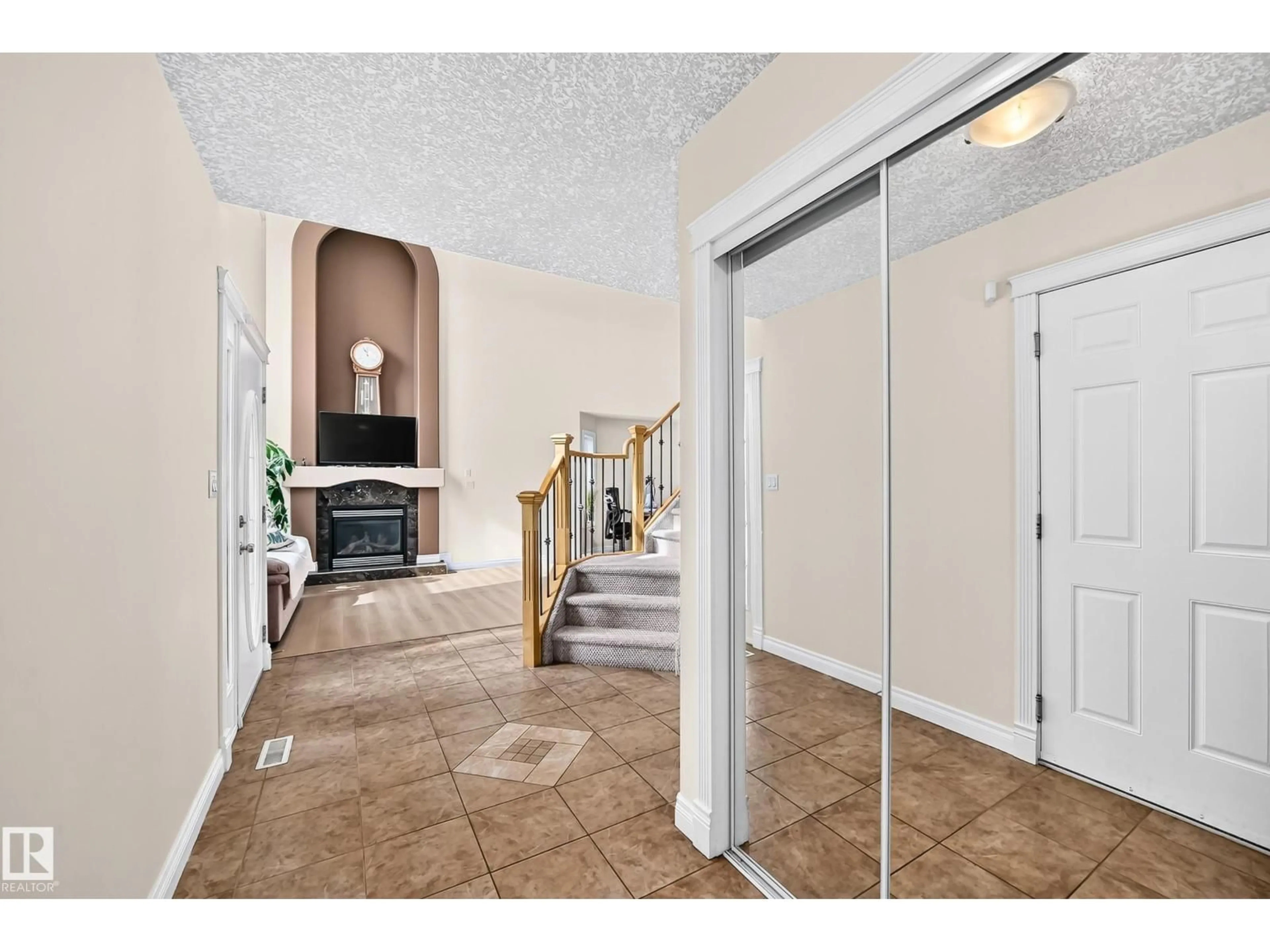 Indoor foyer for 16619 72 ST, Edmonton Alberta T5Z3Z7