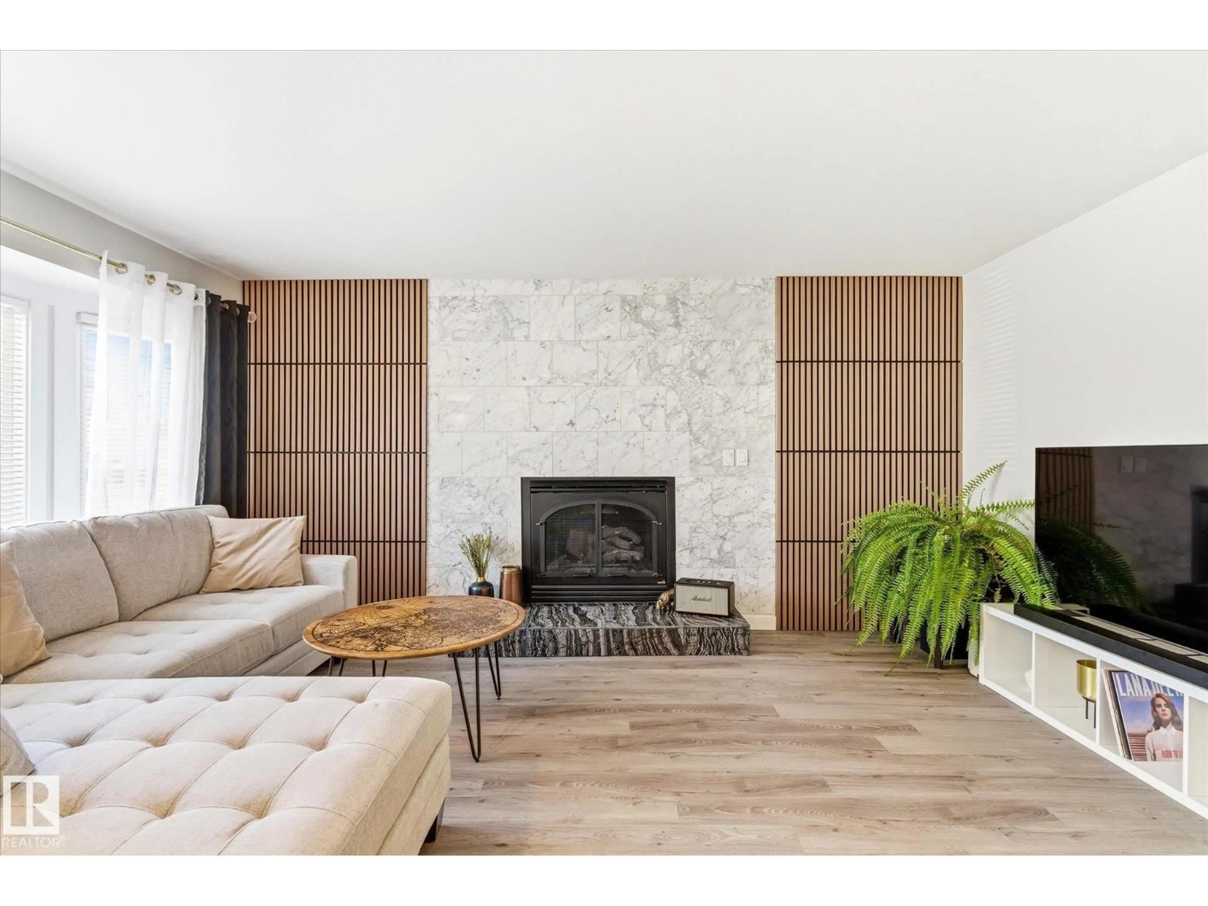 Living room with furniture, unknown for 67 ARLINGTON DR, St. Albert Alberta T8N2Z2