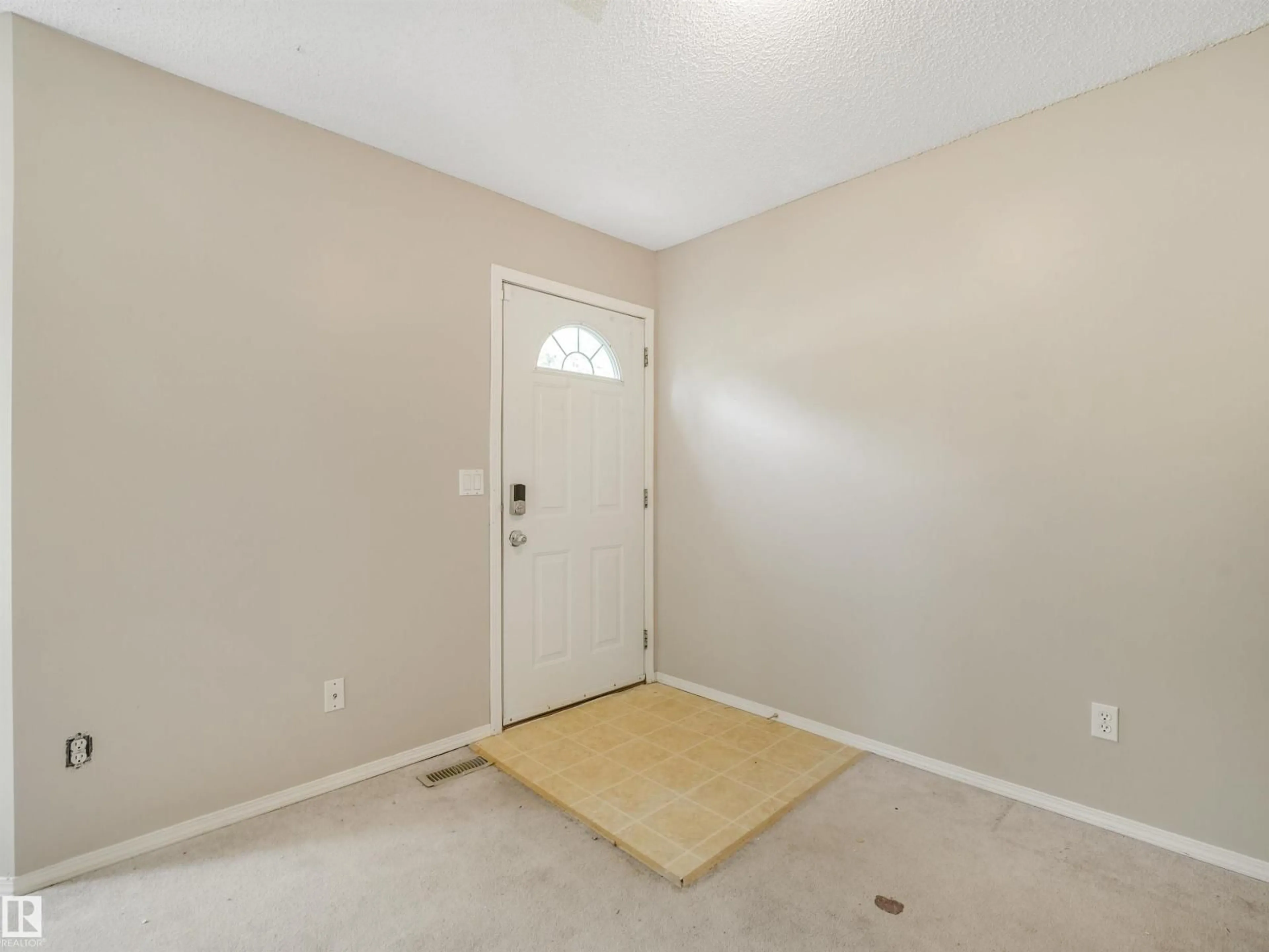 Indoor entryway for NW - 12027 105 ST, Edmonton Alberta T5G2N6