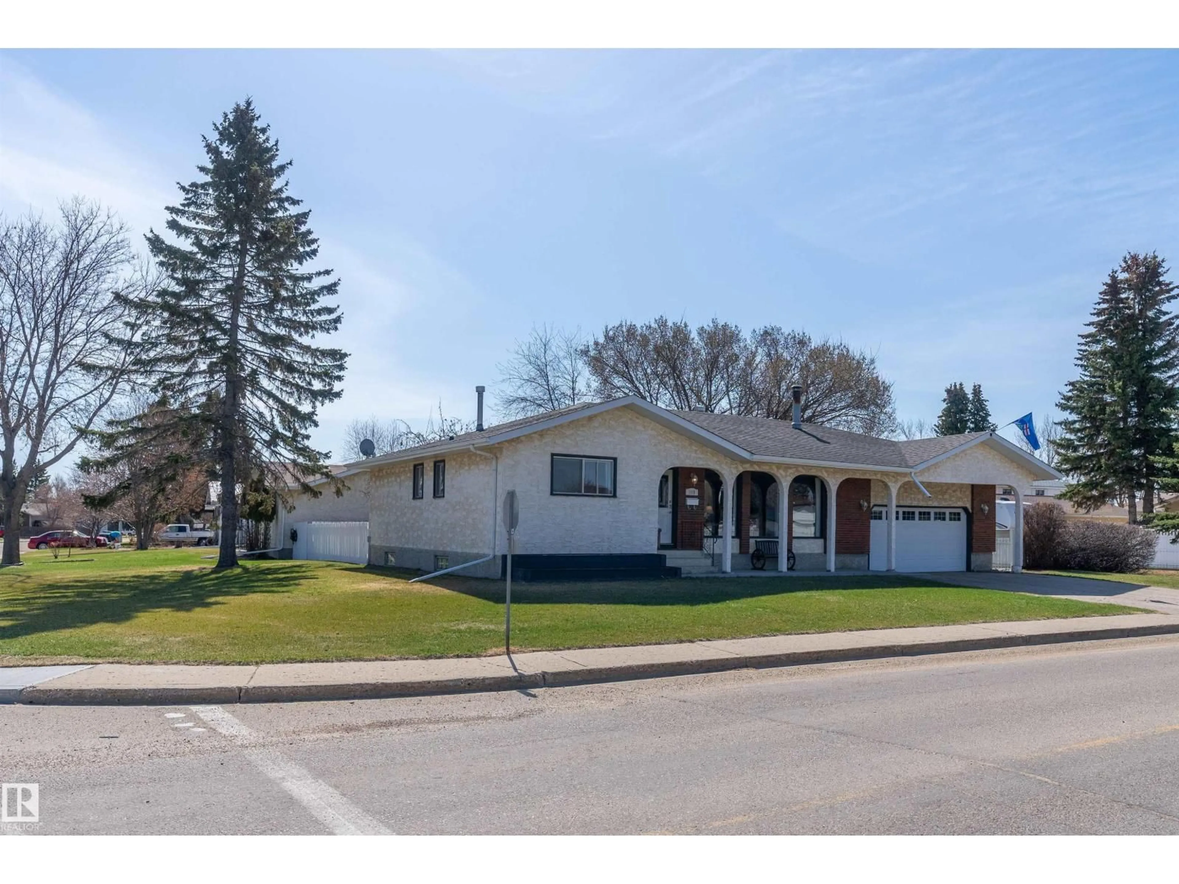 Home with vinyl exterior material, street for 269 CENTENNIAL DR, Wetaskiwin Alberta T9A2J8