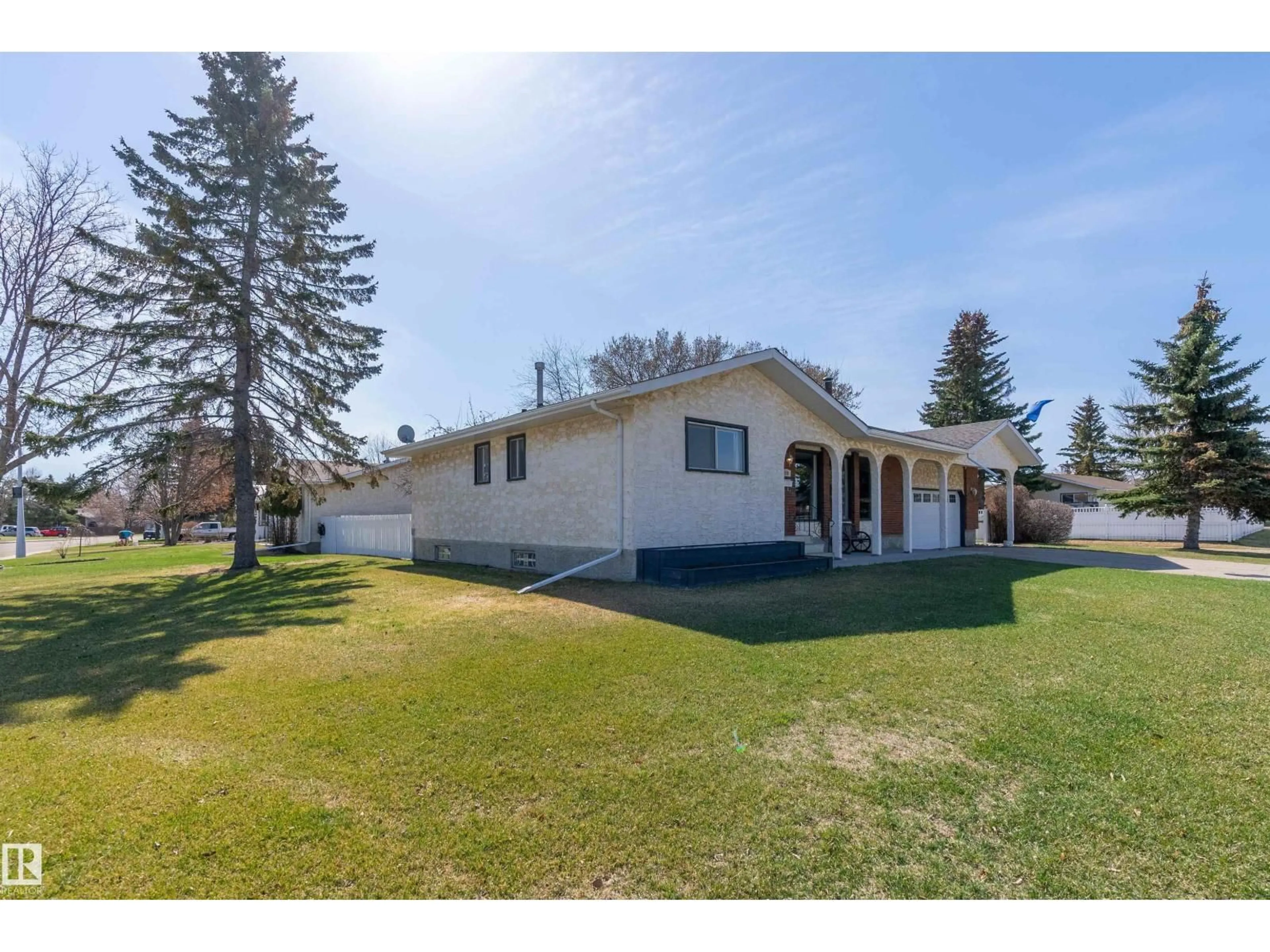 A pic from outside/outdoor area/front of a property/back of a property/a pic from drone, street for 269 CENTENNIAL DR, Wetaskiwin Alberta T9A2J8