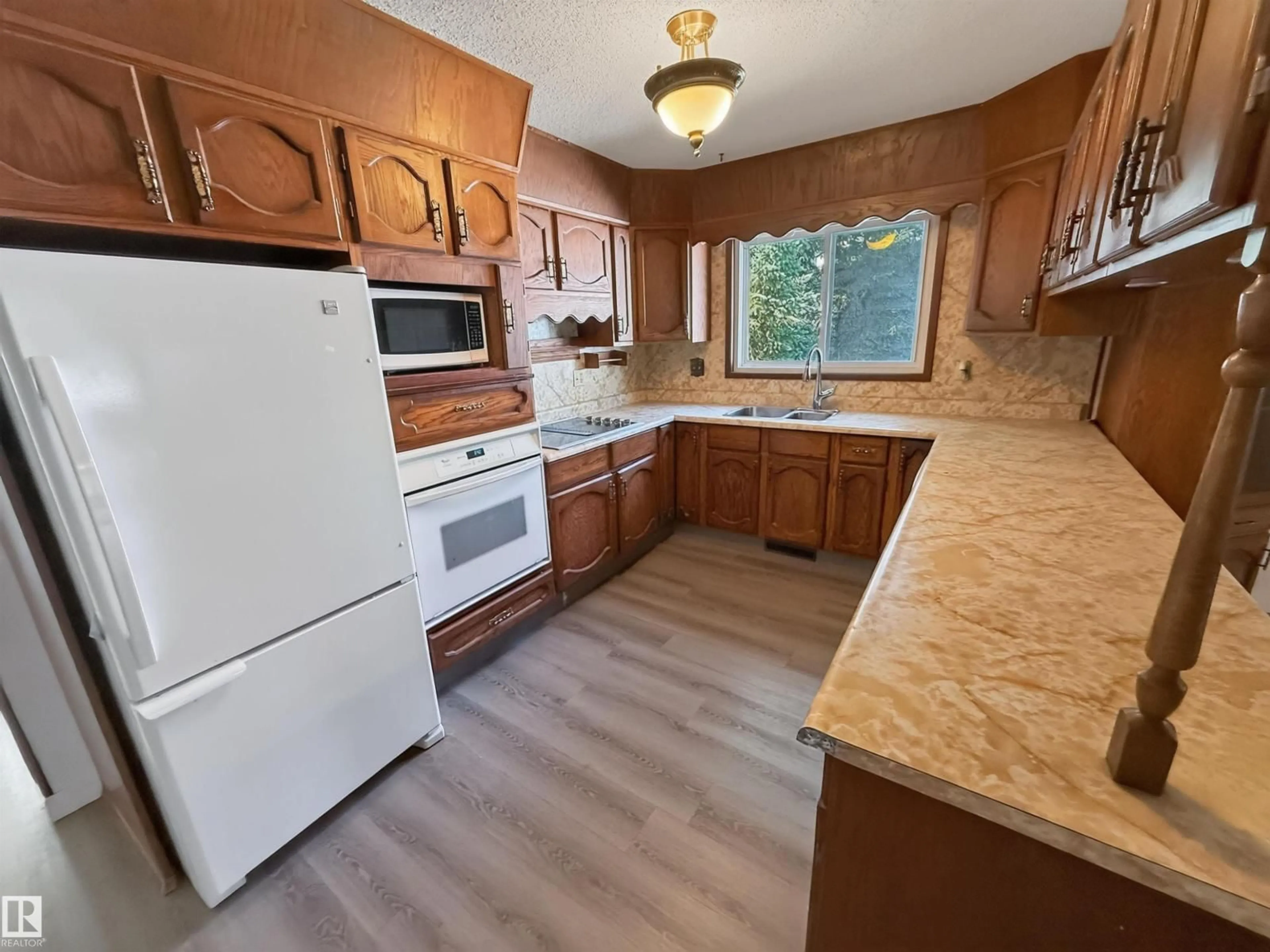 Standard kitchen, unknown for 11327 25 AV, Edmonton Alberta T6J5J1