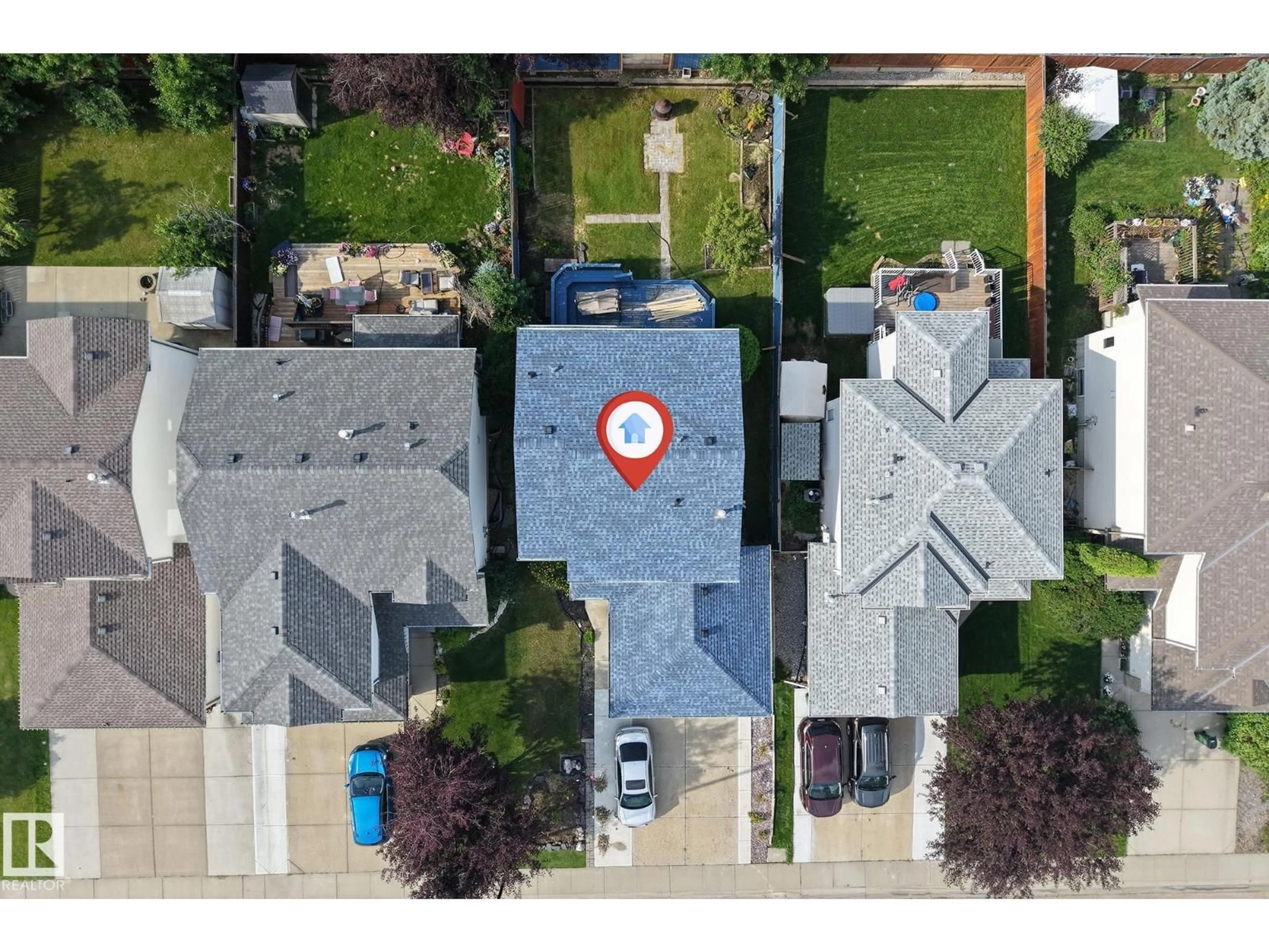 A pic from outside/outdoor area/front of a property/back of a property/a pic from drone, street for 336 WILD ROSE WY, Edmonton Alberta T6T1P3