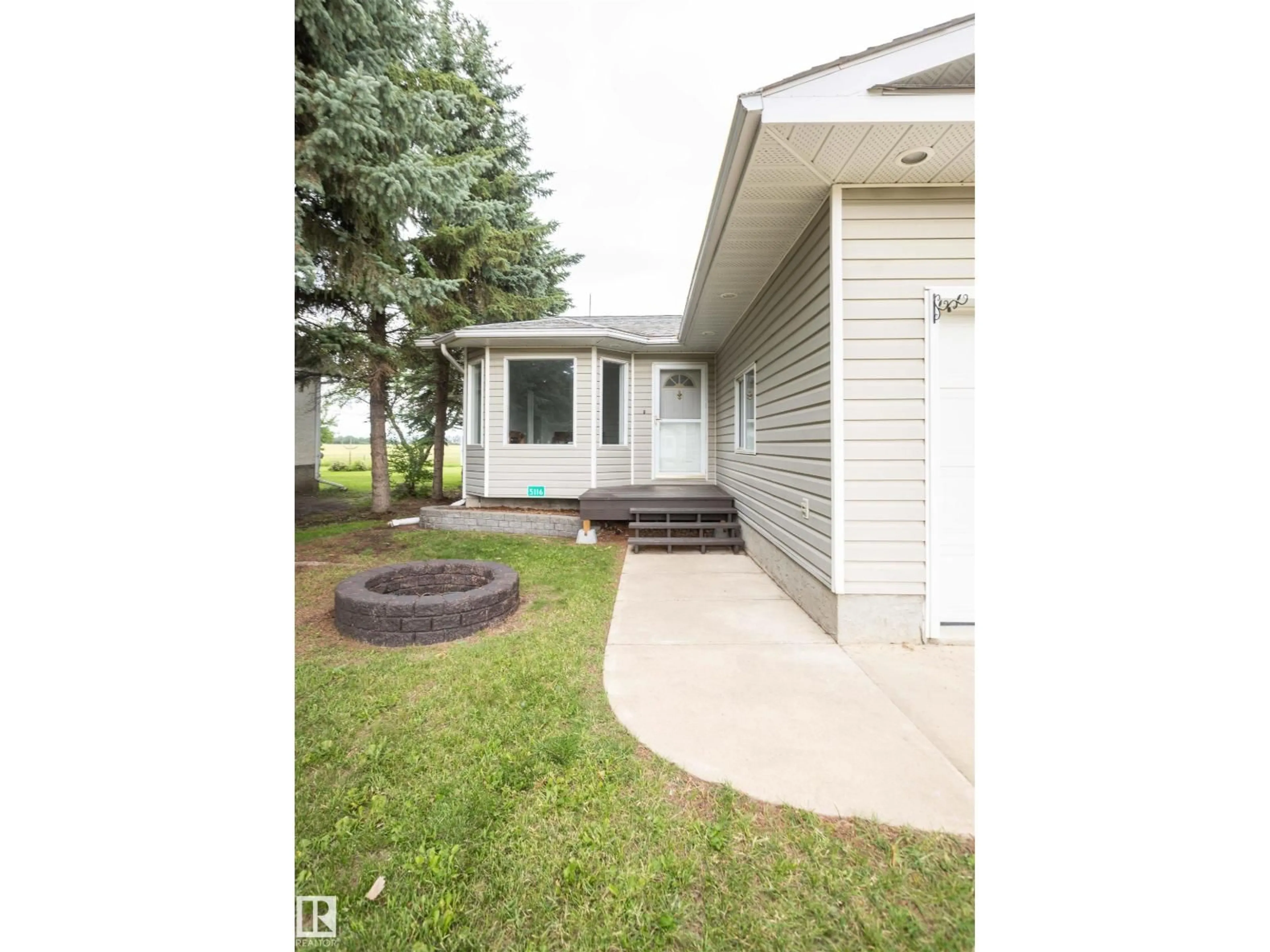 Home with vinyl exterior material, street for 5116 51 AV, Pickardville Alberta T0G1W0