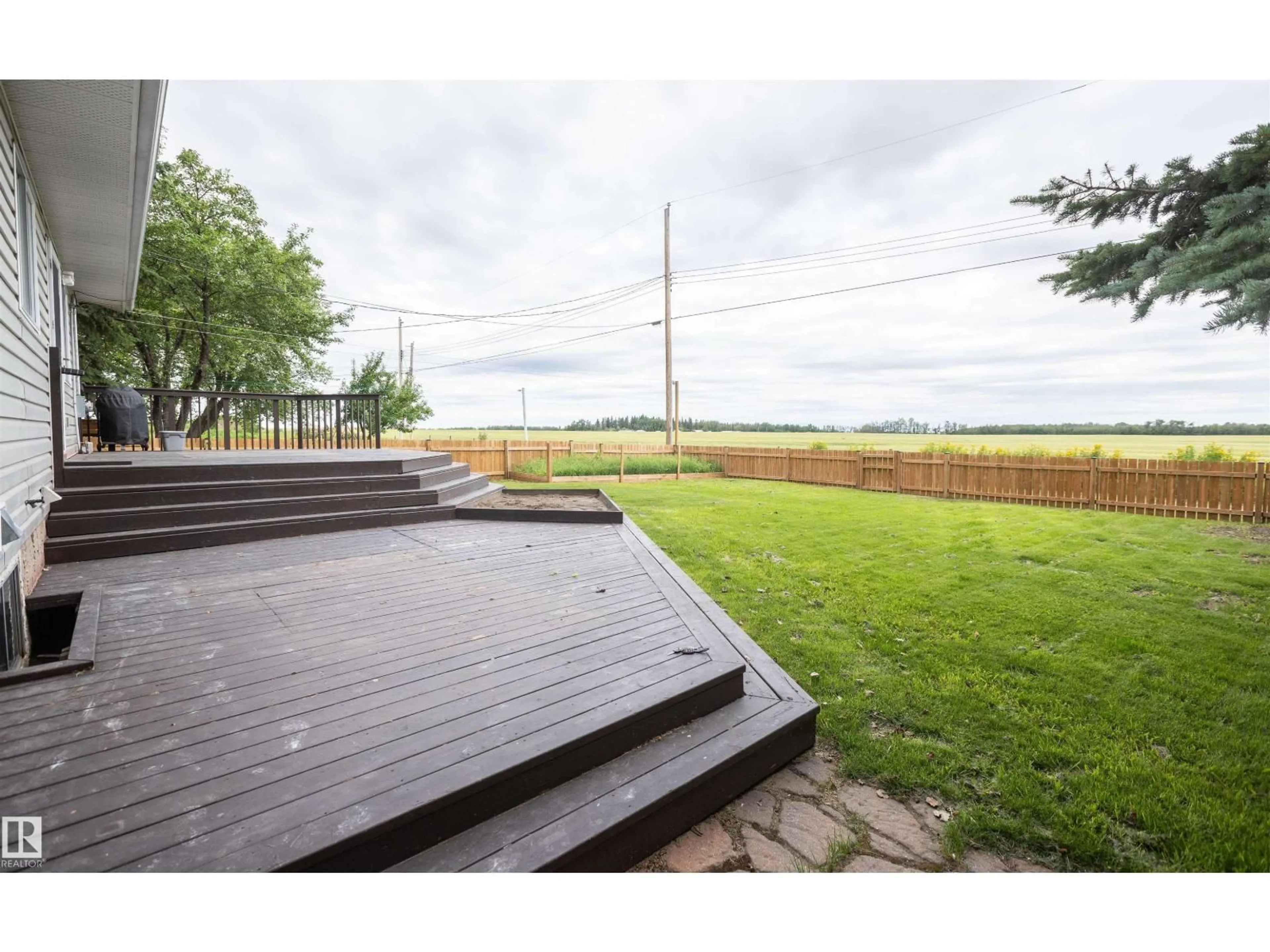 Patio, water/lake/river/ocean view for 5116 51 AV, Pickardville Alberta T0G1W0
