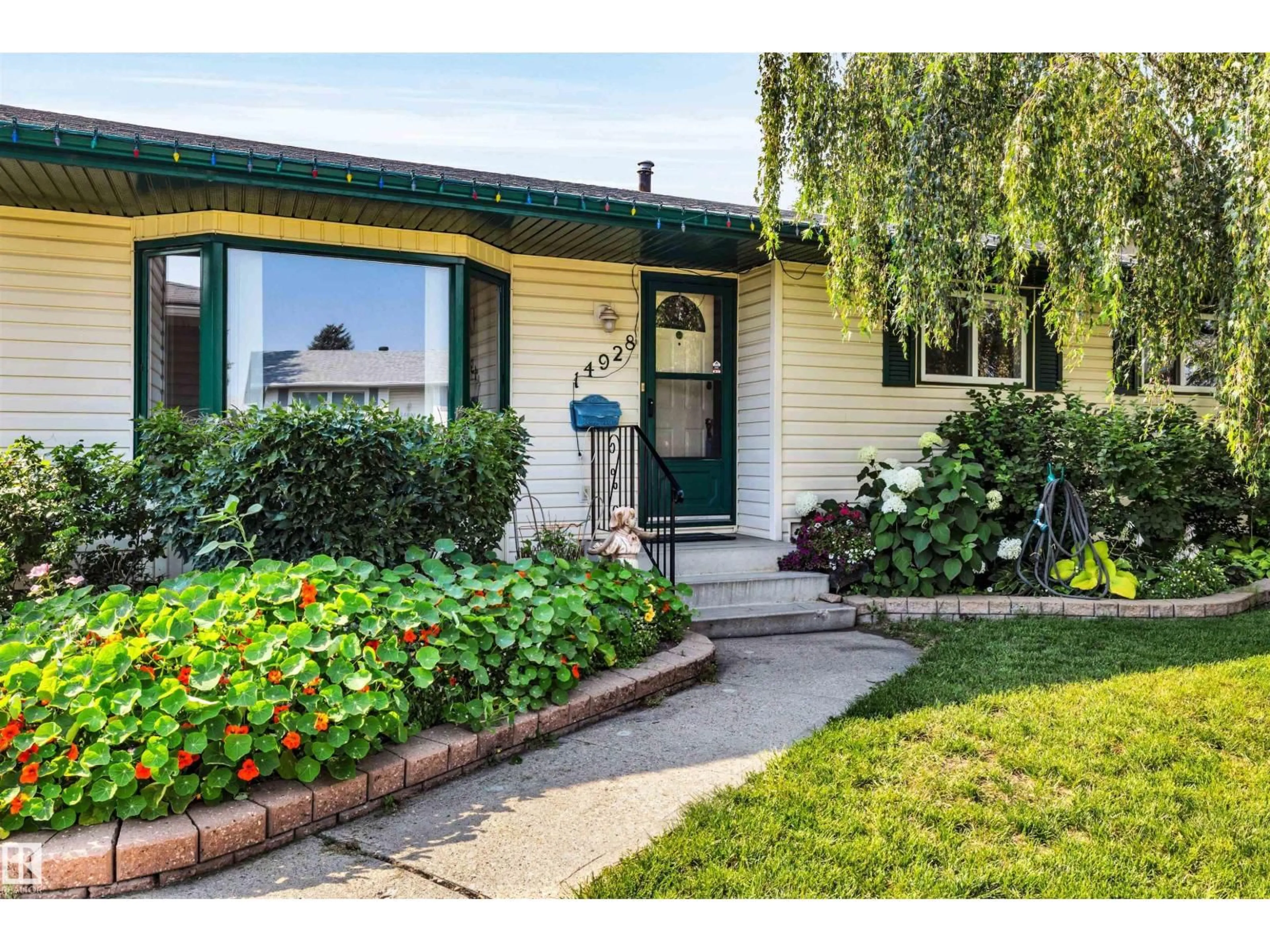 Home with vinyl exterior material, street for NW - 14928 69 ST, Edmonton Alberta T5C0J1