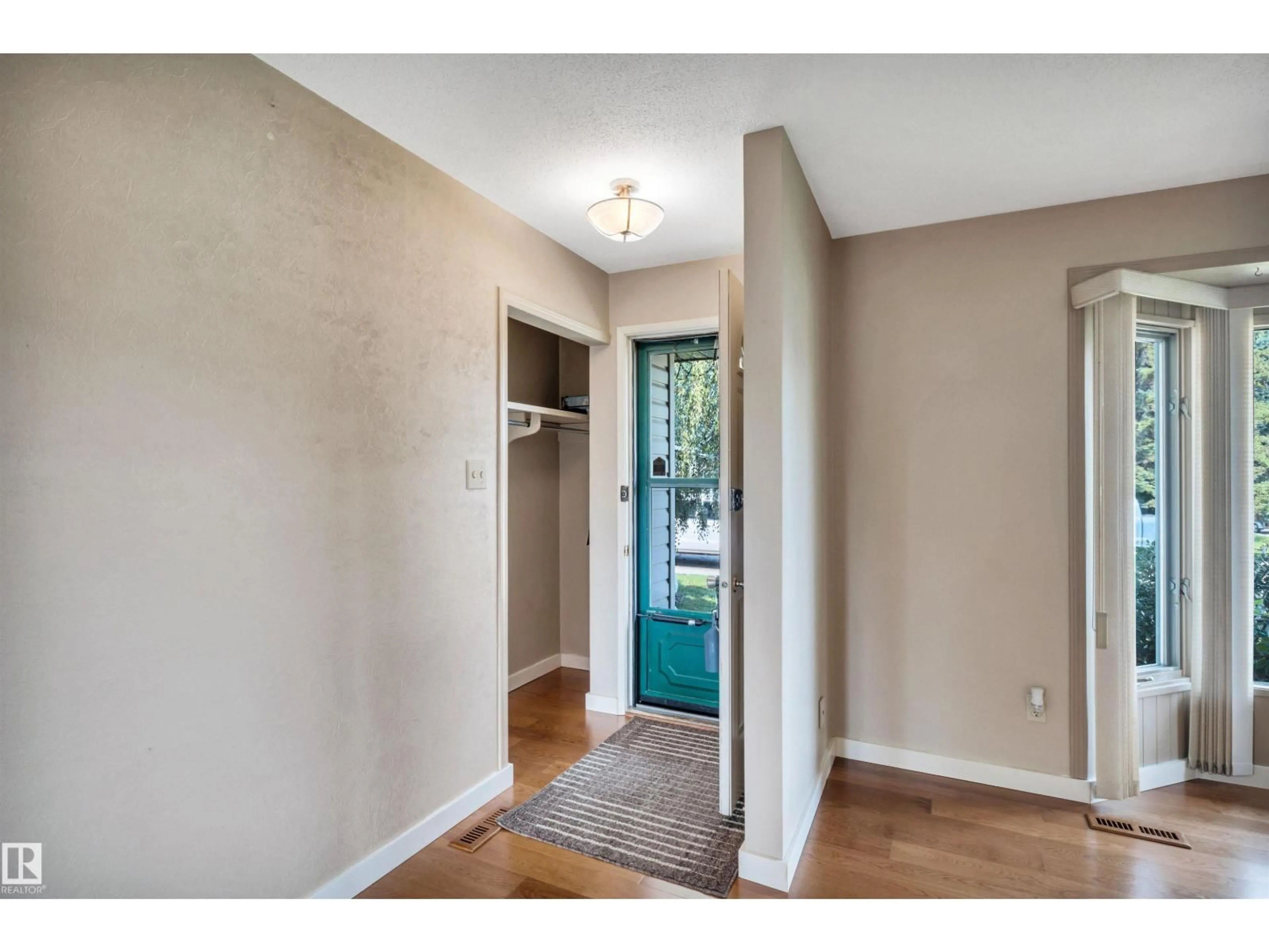 Indoor entryway for NW - 14928 69 ST, Edmonton Alberta T5C0J1