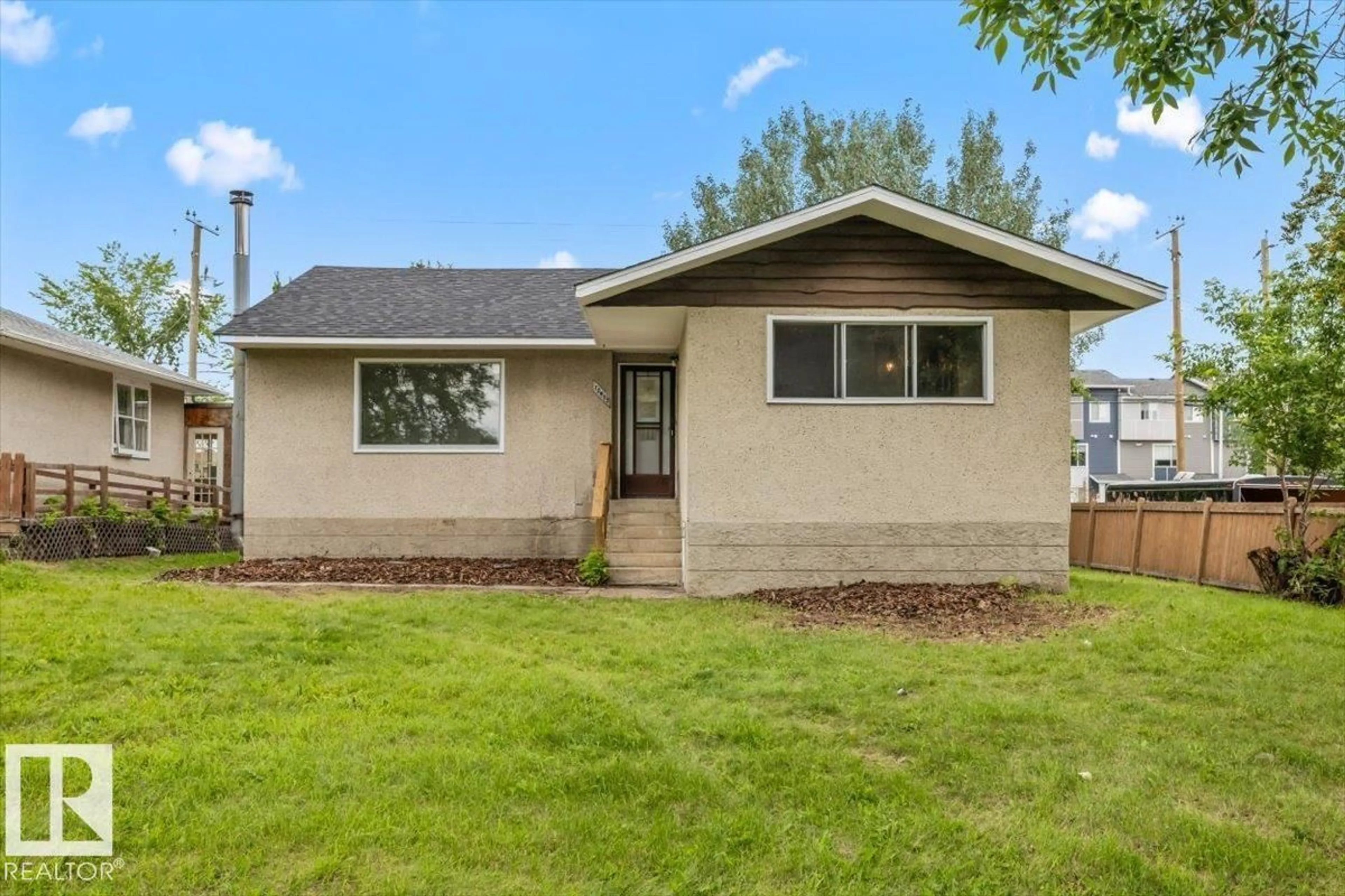 Home with vinyl exterior material, street for 10415 98 AV, Fort Saskatchewan Alberta T8L1X2
