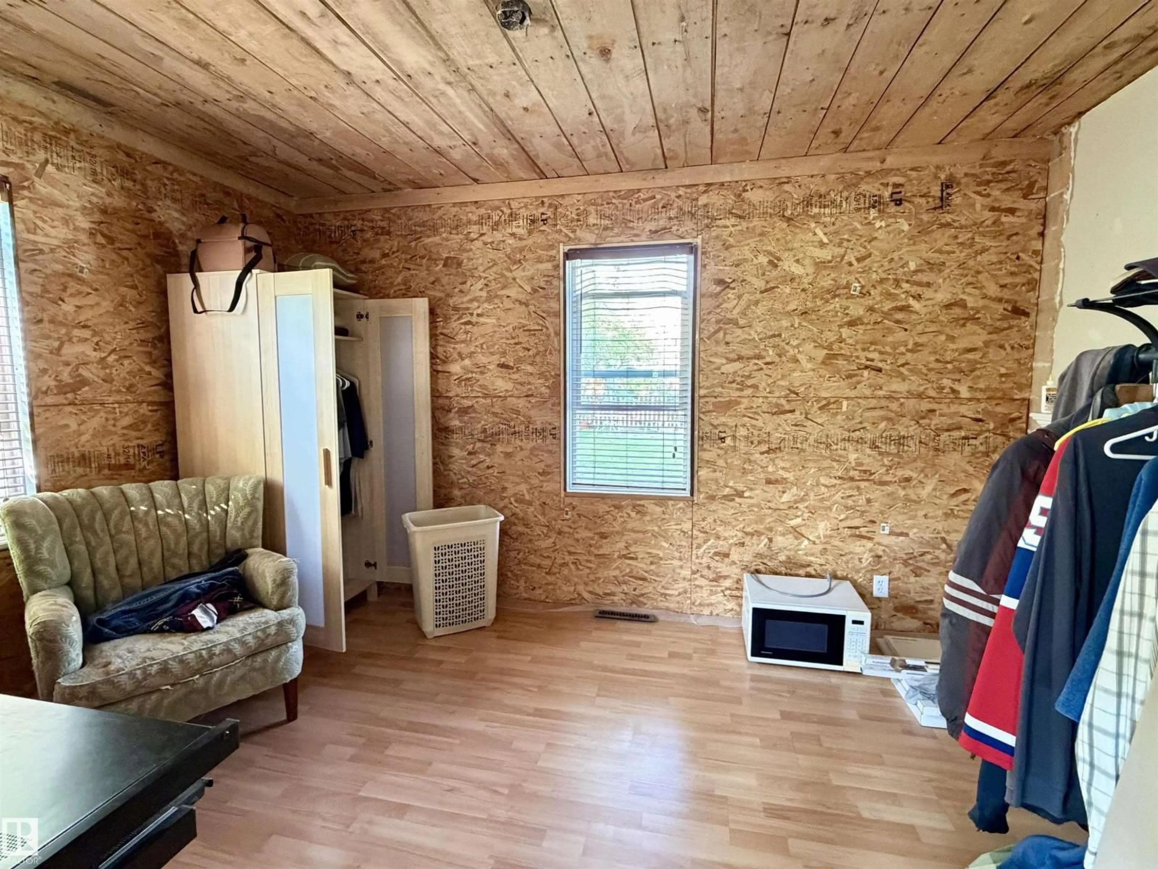 A pic of a room for 5040 49 ST, Drayton Valley Alberta T7A1C9