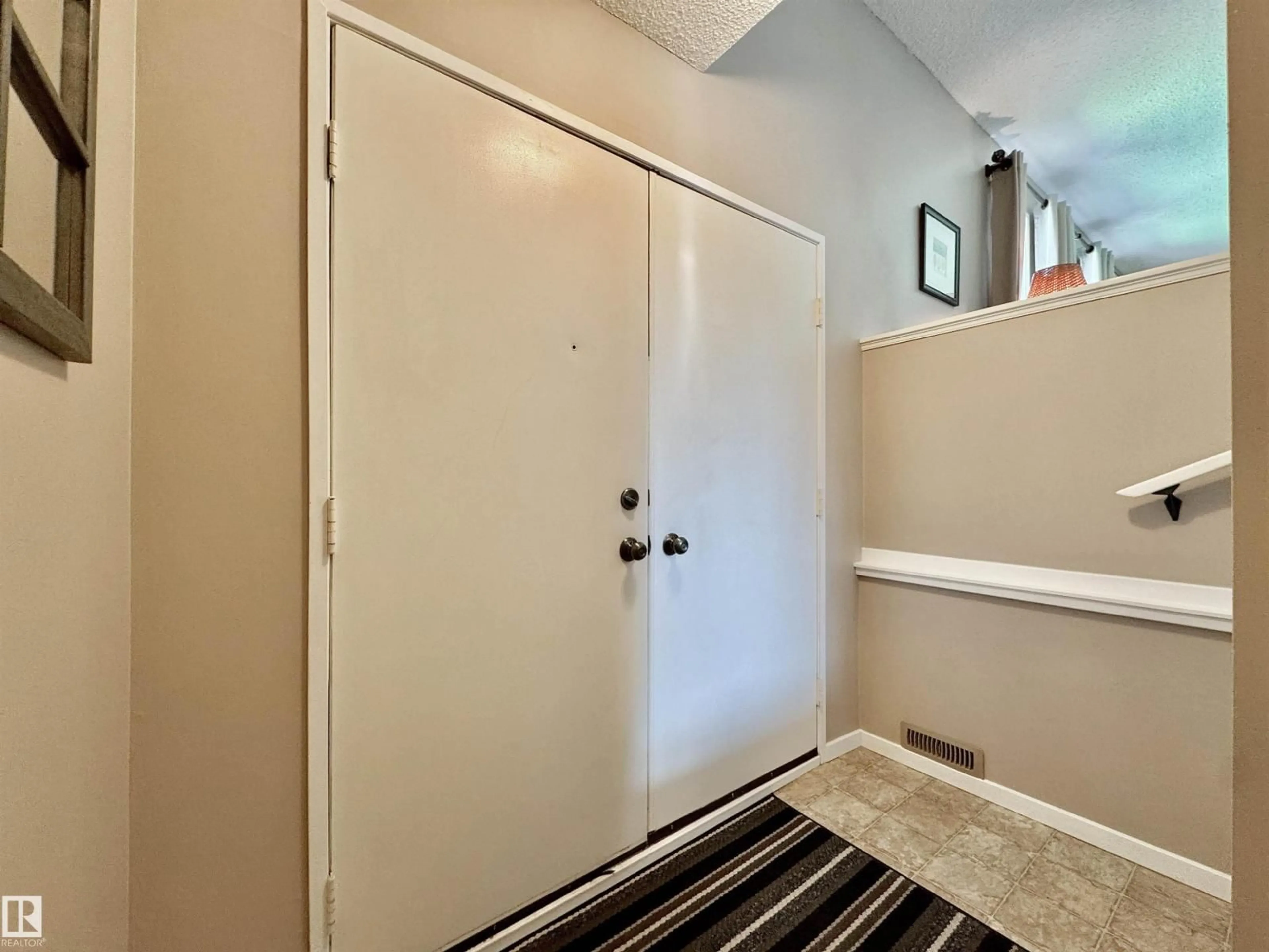 Indoor entryway for 83 GARLAND CR, Sherwood Park Alberta T8A2P9