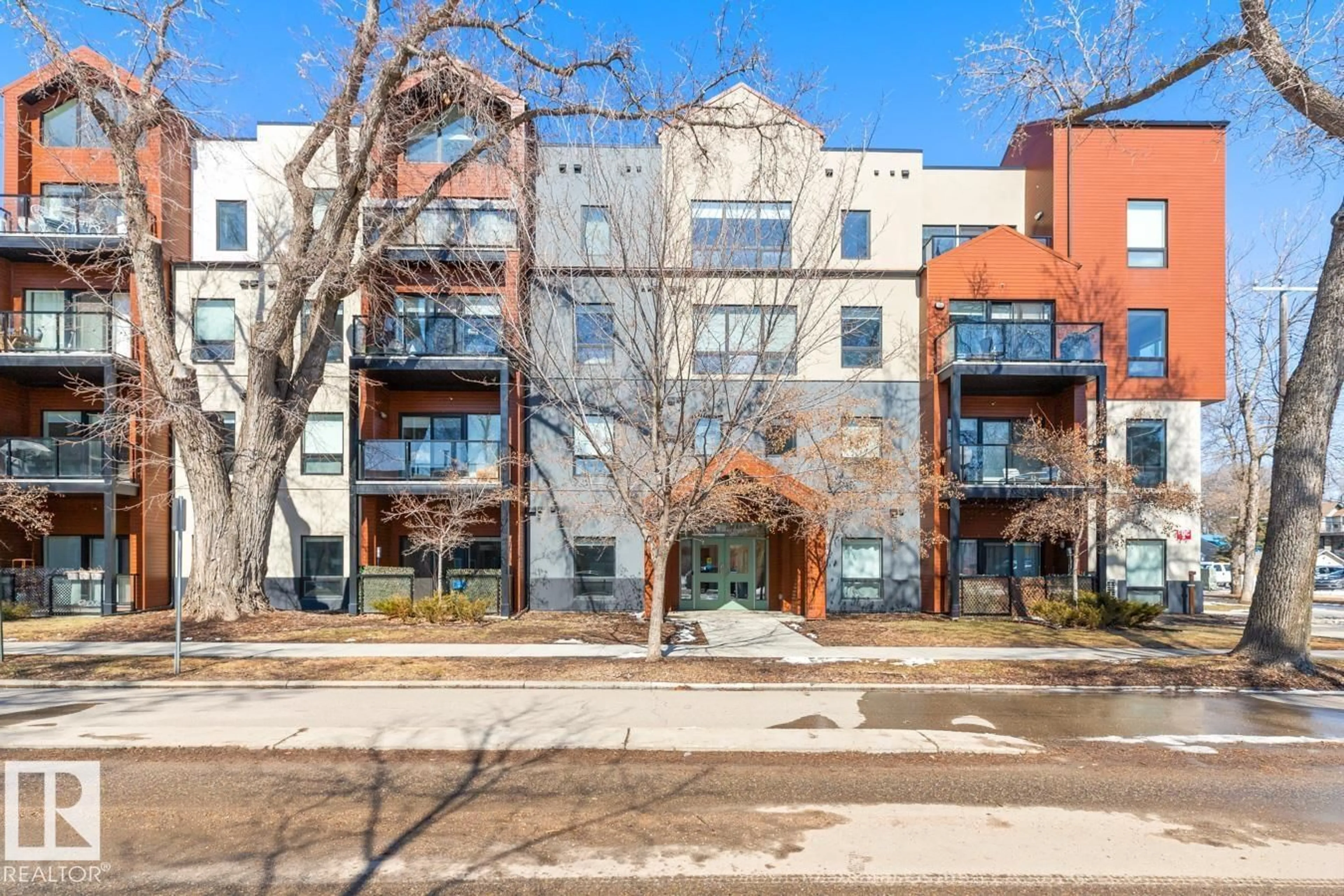 Unknown for 203 - 10006 83 AV, Edmonton Alberta T6E2C2