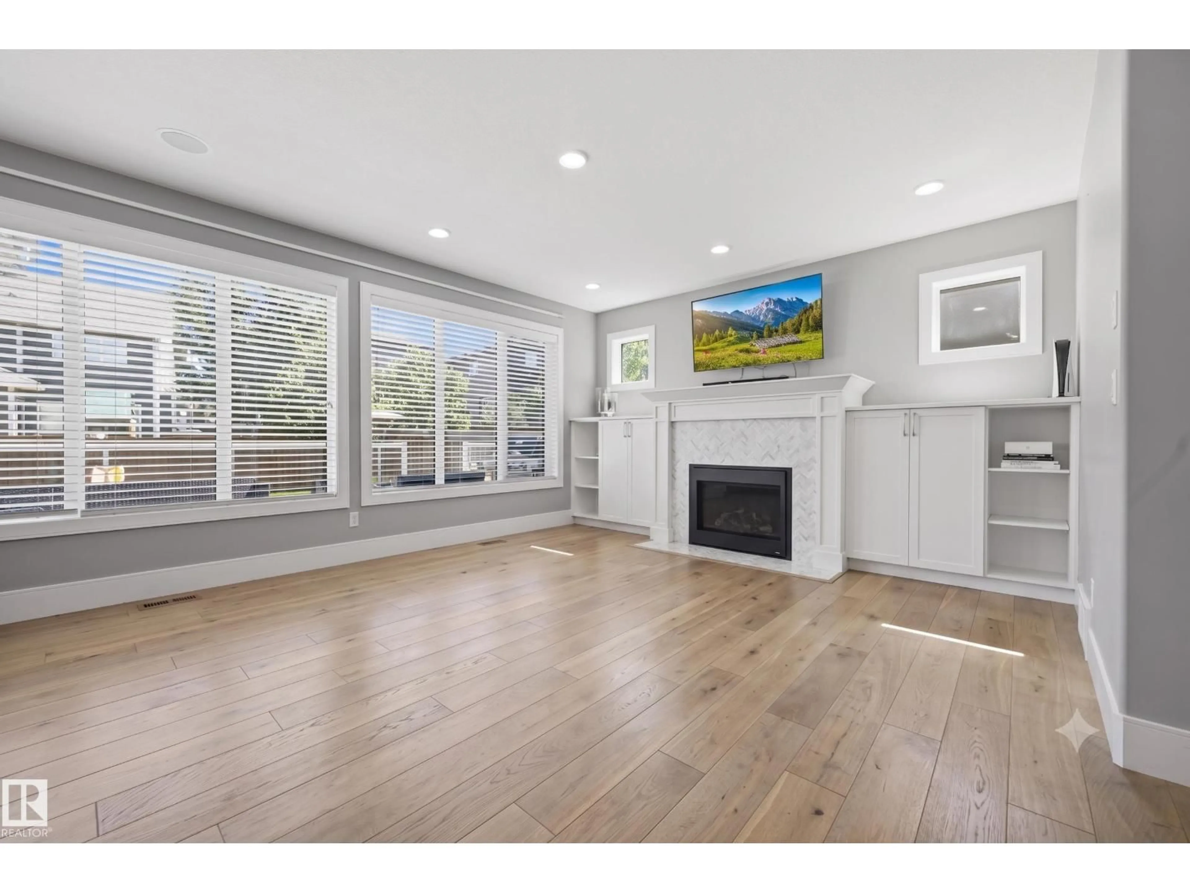 A pic of a room for 1305 HAINSTOCK WY, Edmonton Alberta T6W3B6