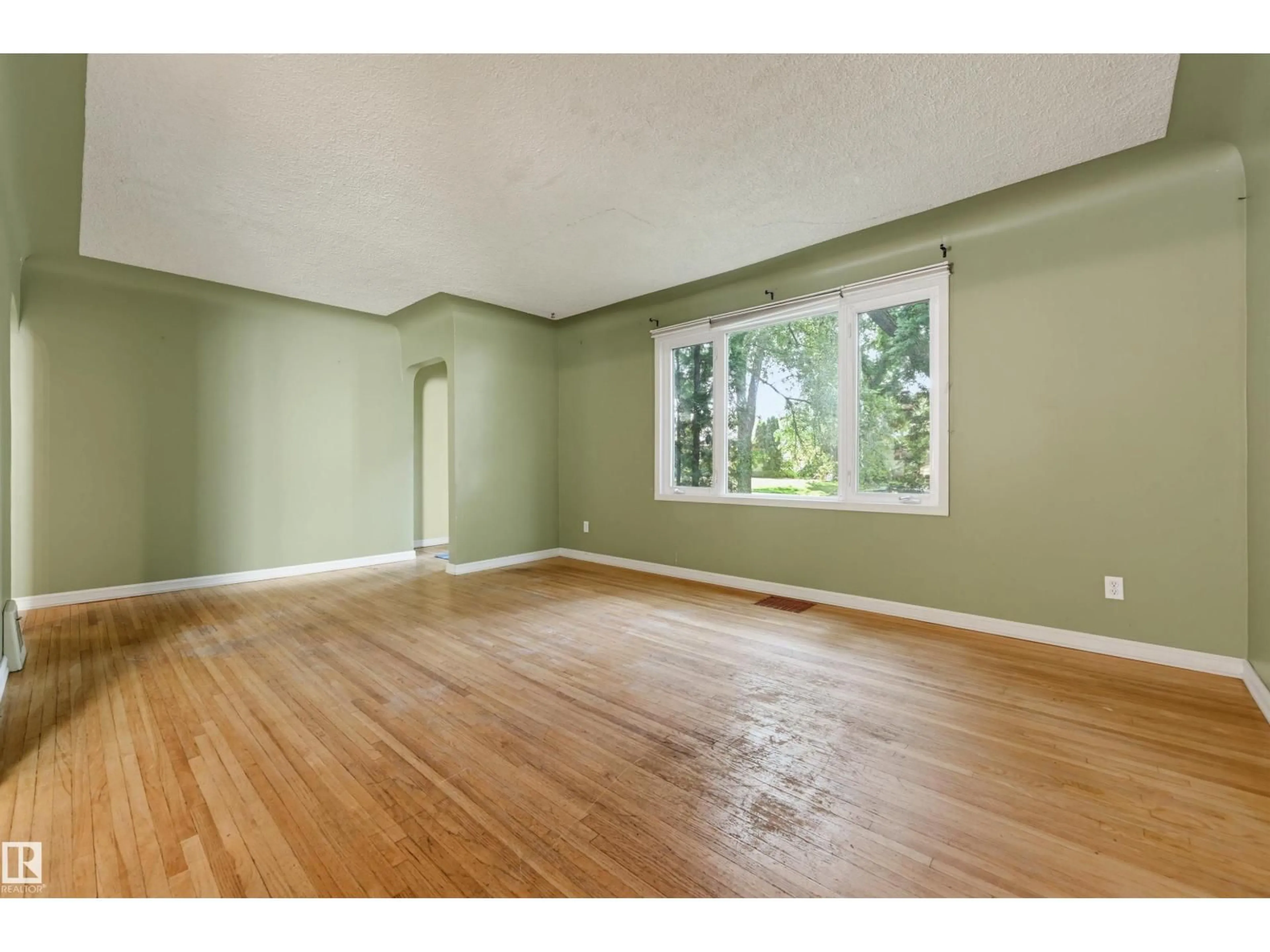 A pic of a room for NW - 7754 80 AV, Edmonton Alberta T6C0S4