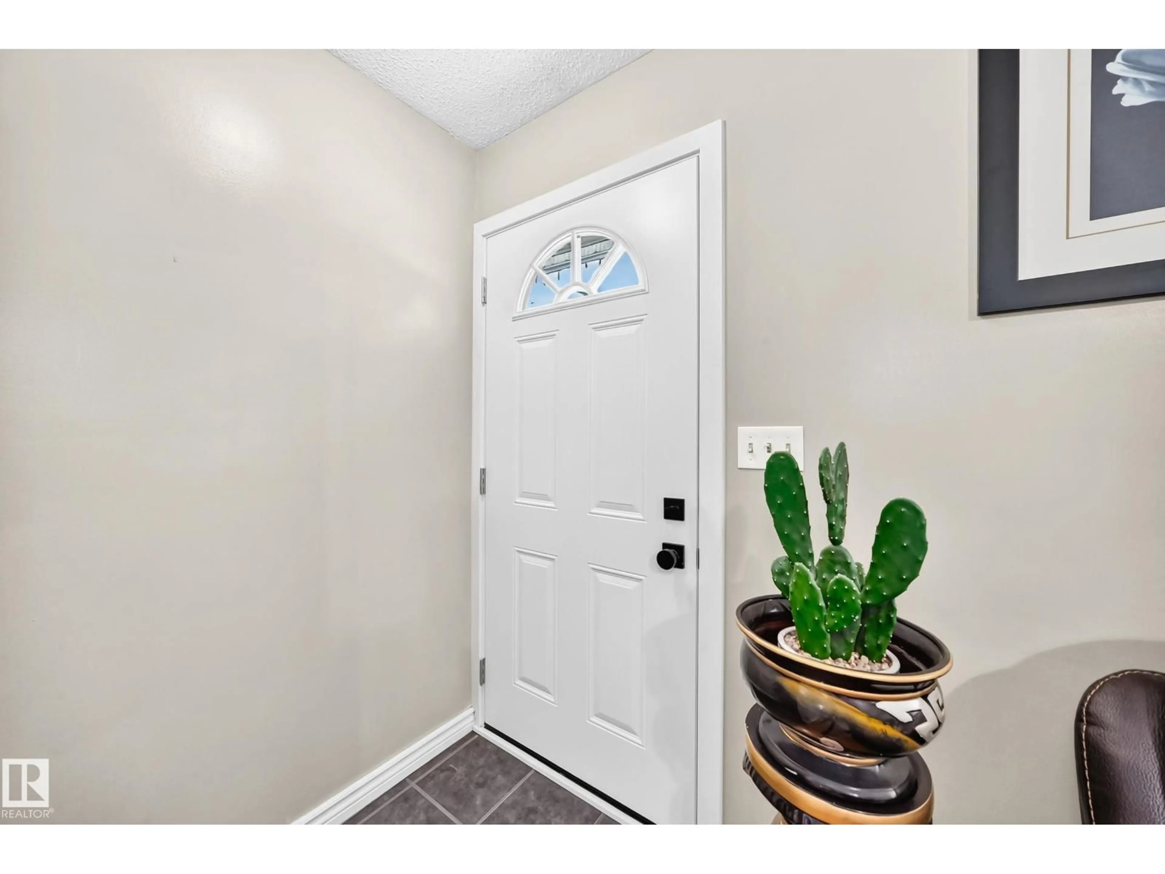 Indoor entryway for 9824 171 AV, Edmonton Alberta T5X3G4