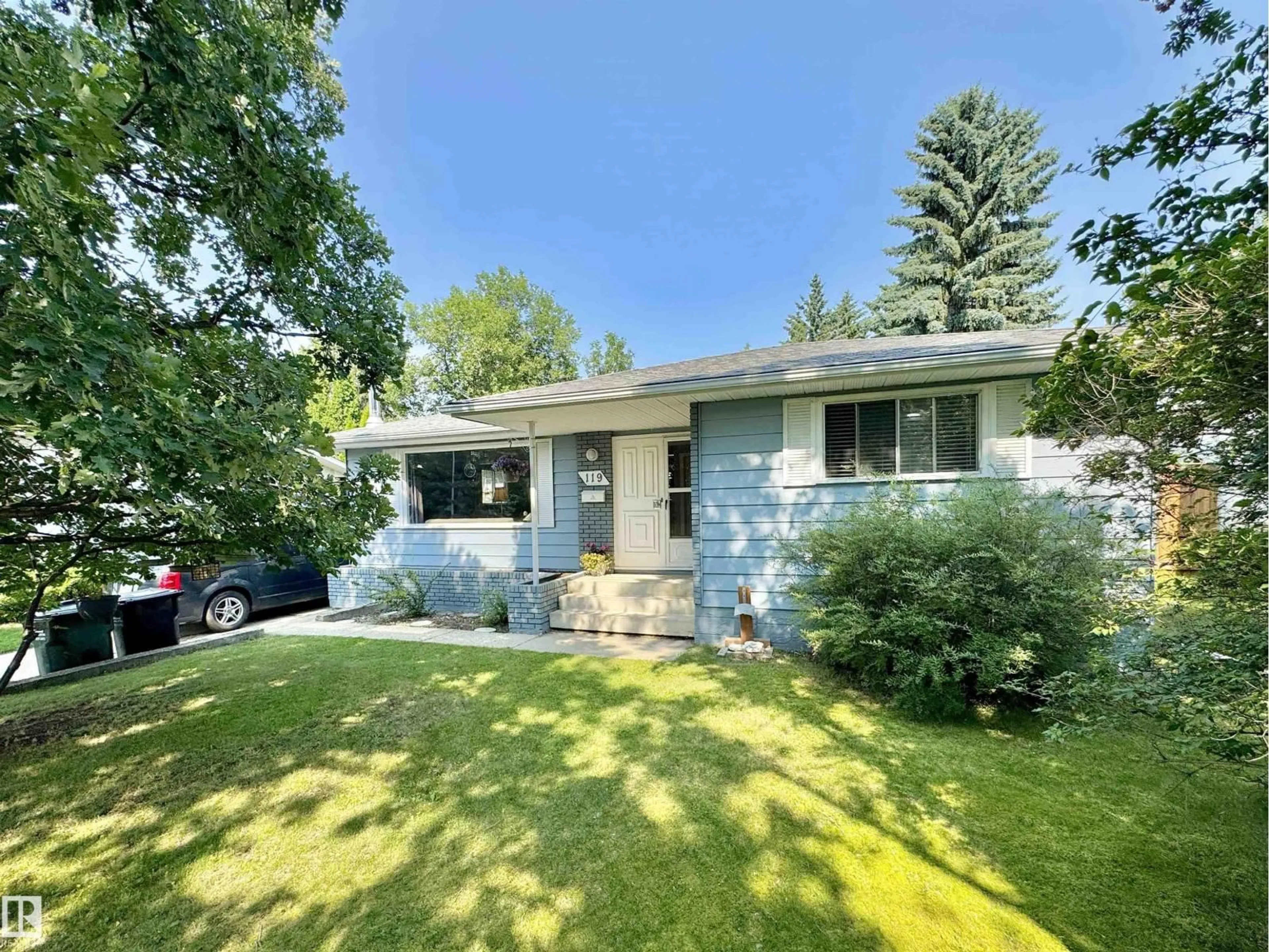 Home with vinyl exterior material, street for 119 GARLAND CR, Sherwood Park Alberta T8A2R1