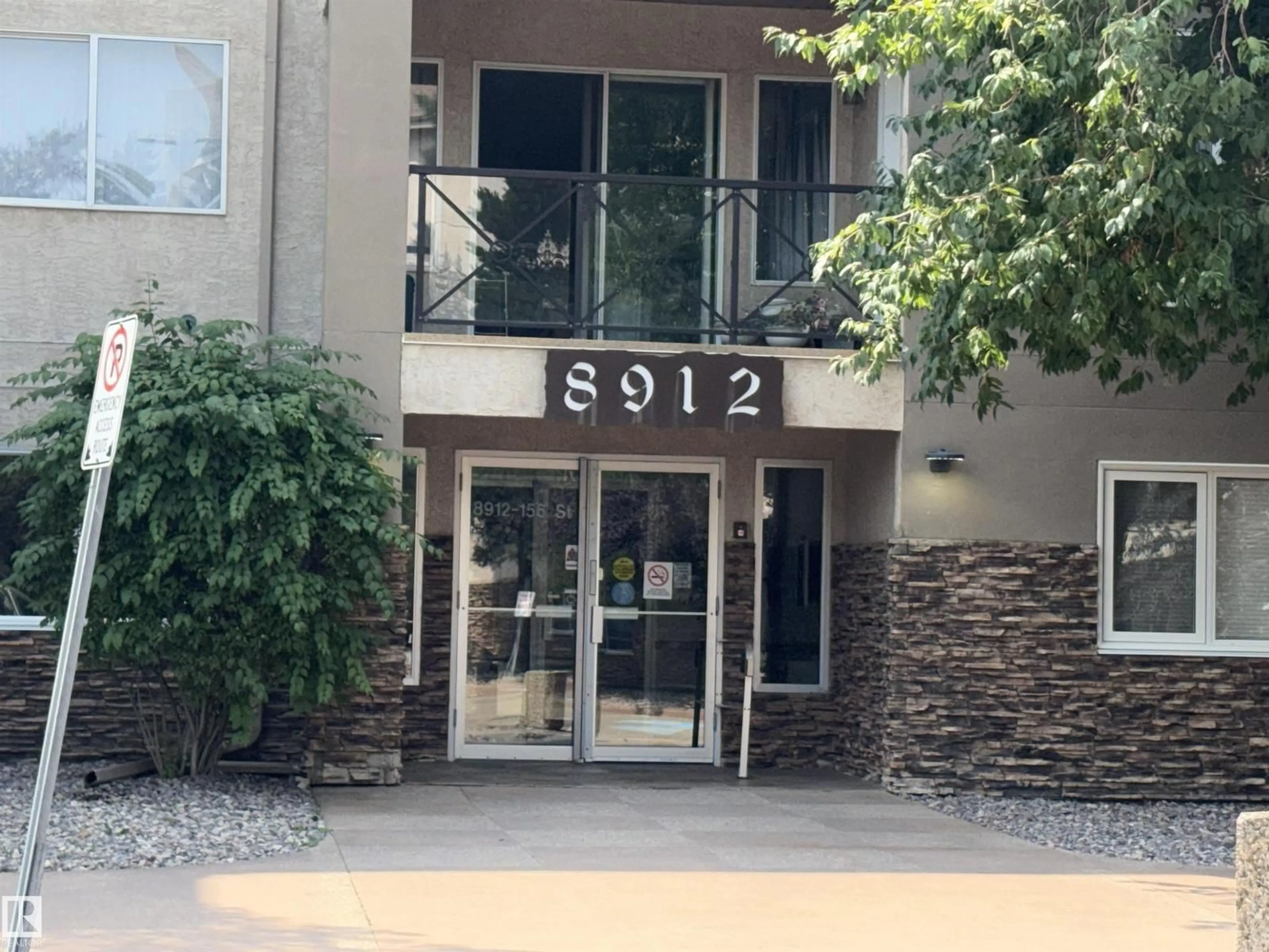 Indoor foyer for 209 - 8912 156 ST, Edmonton Alberta T5R5Z2