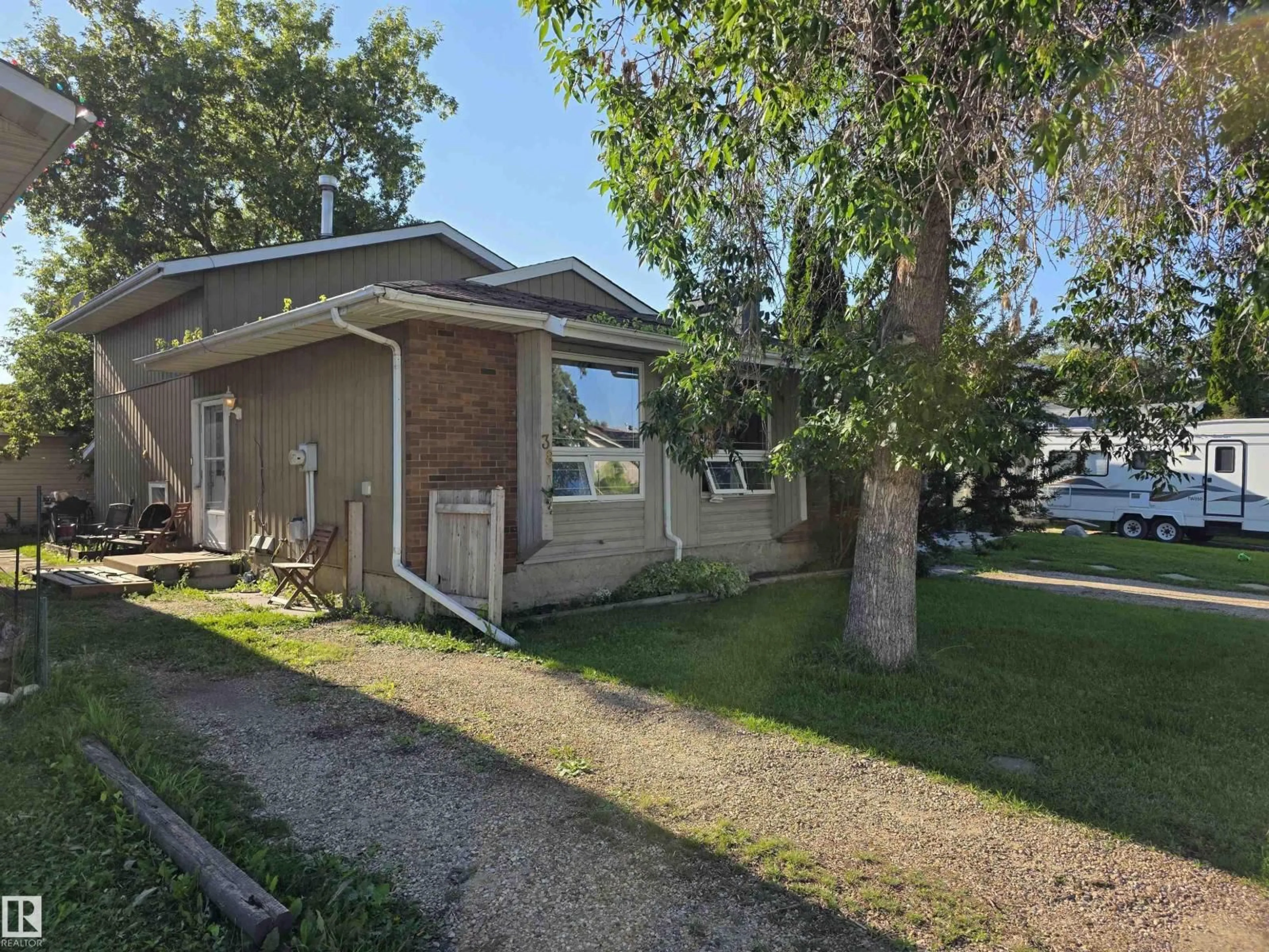 A pic from outside/outdoor area/front of a property/back of a property/a pic from drone, street for 38 GREENWOOD DR, Spruce Grove Alberta T7X1Y1