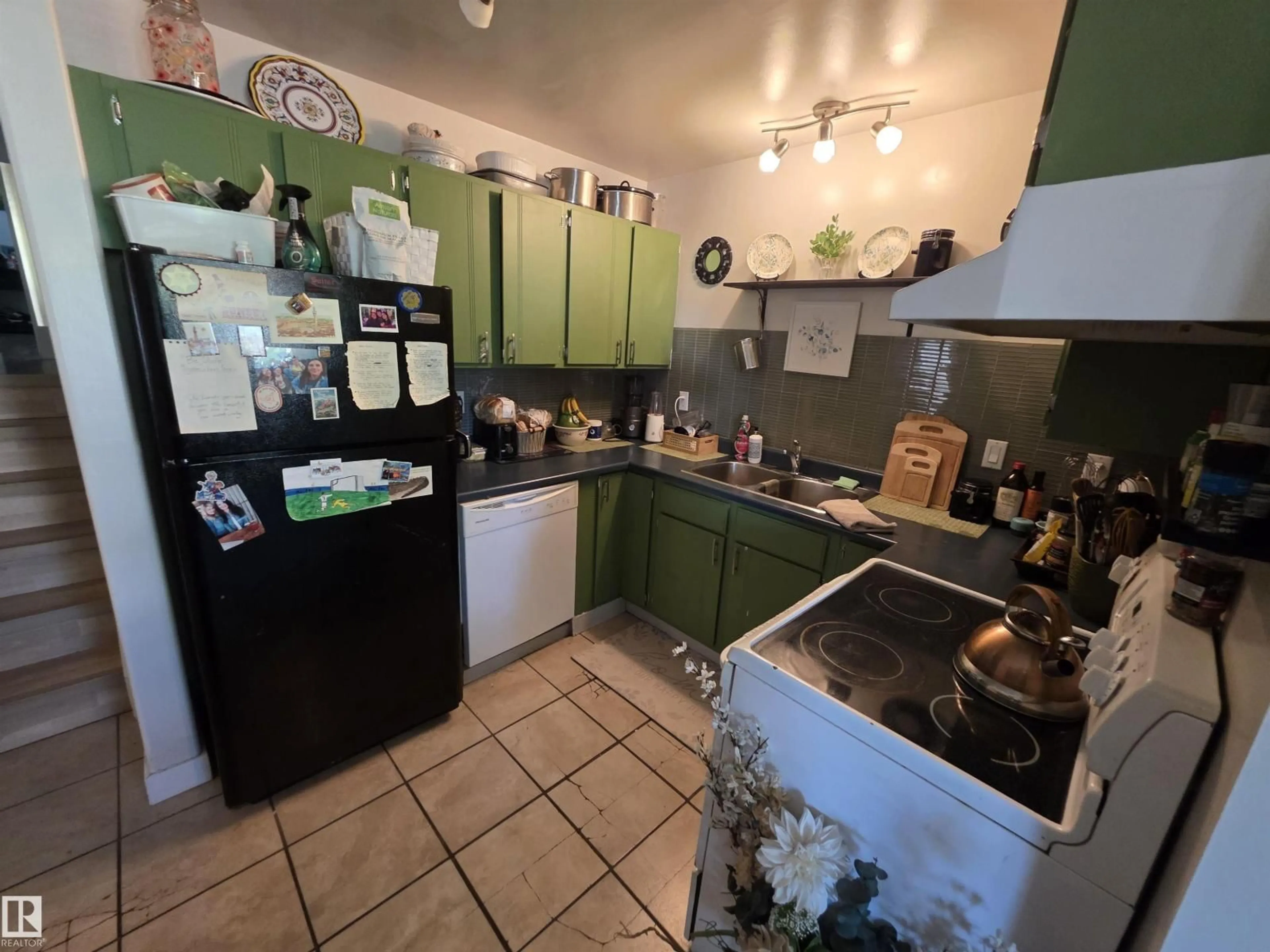 Standard kitchen, unknown for 38 GREENWOOD DR, Spruce Grove Alberta T7X1Y1