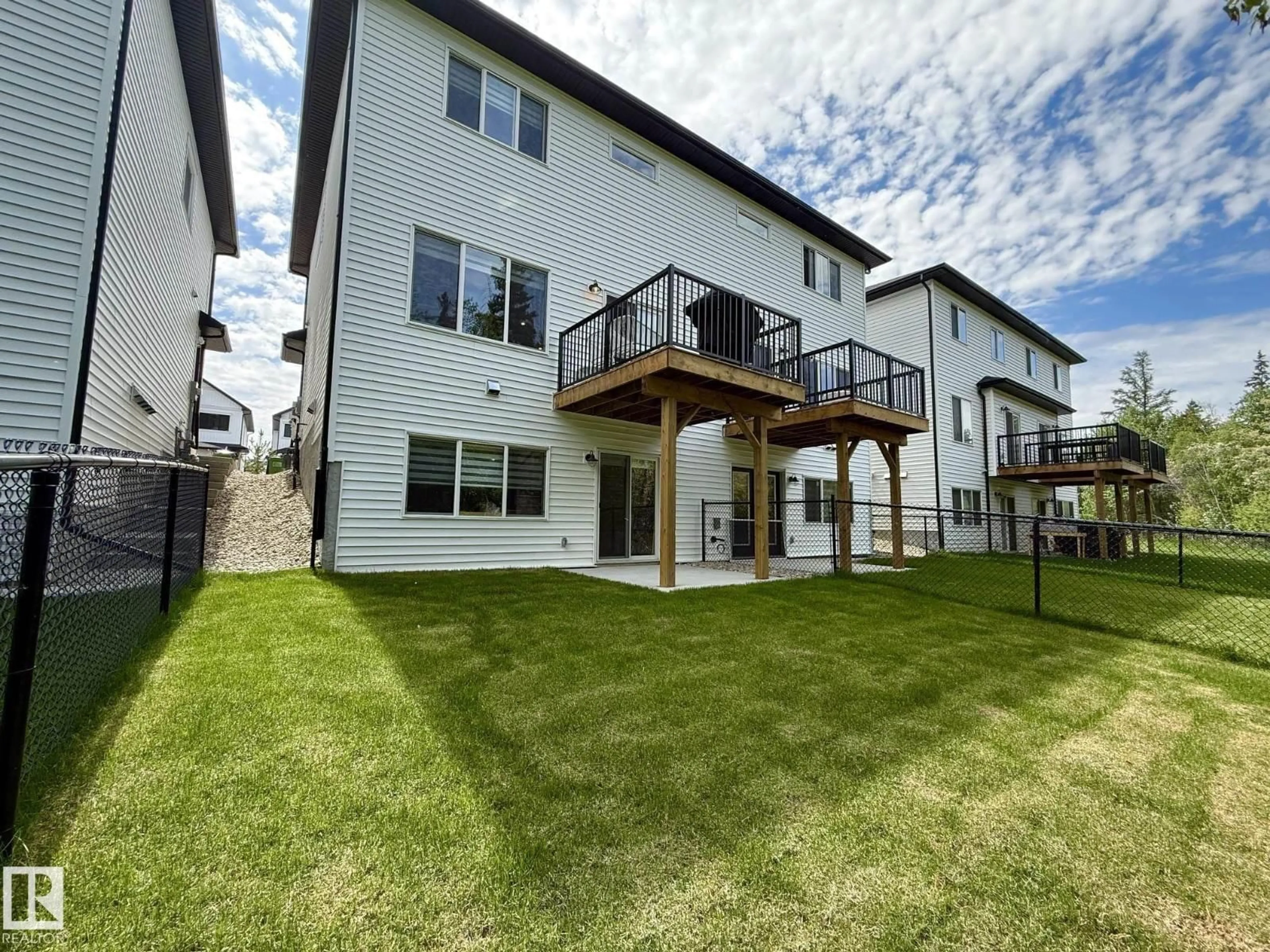 Patio, unknown for 5122 - 19 213A ST, Edmonton Alberta T6M1M6