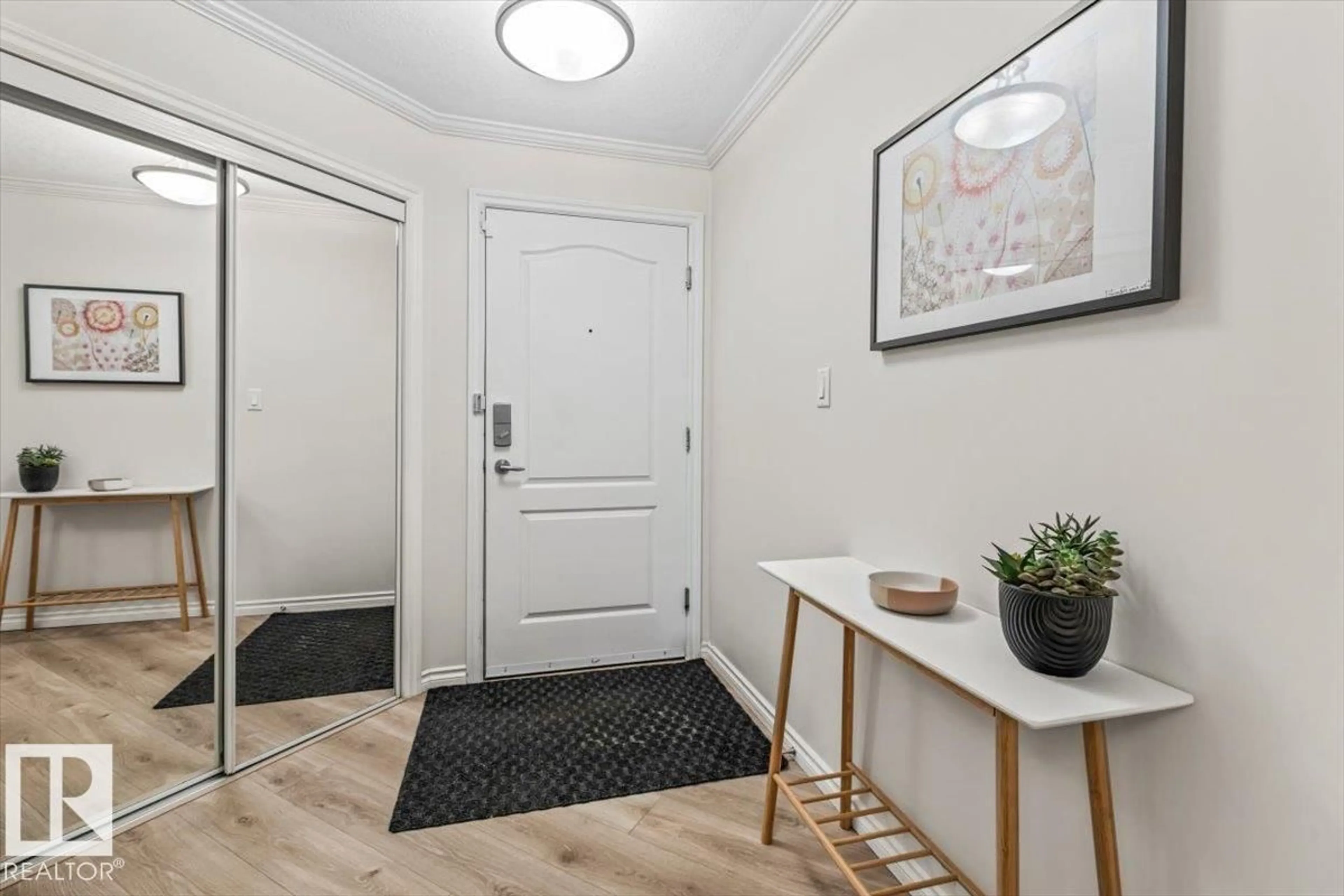 Indoor entryway for #206 - 9938 104 ST, Edmonton Alberta T5K2X7