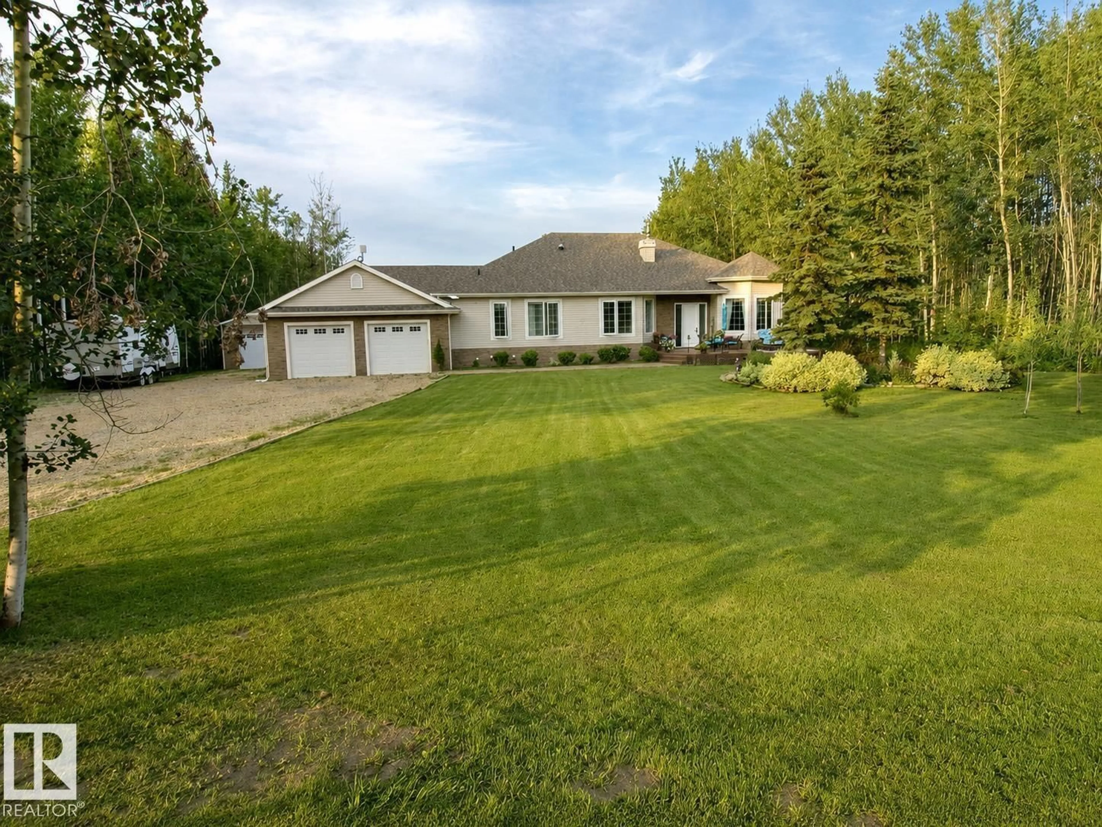 A pic from outside/outdoor area/front of a property/back of a property/a pic from drone, street for 16 CRYSTAL KEYS CR, Rural Wetaskiwin County Alberta T0C2V0