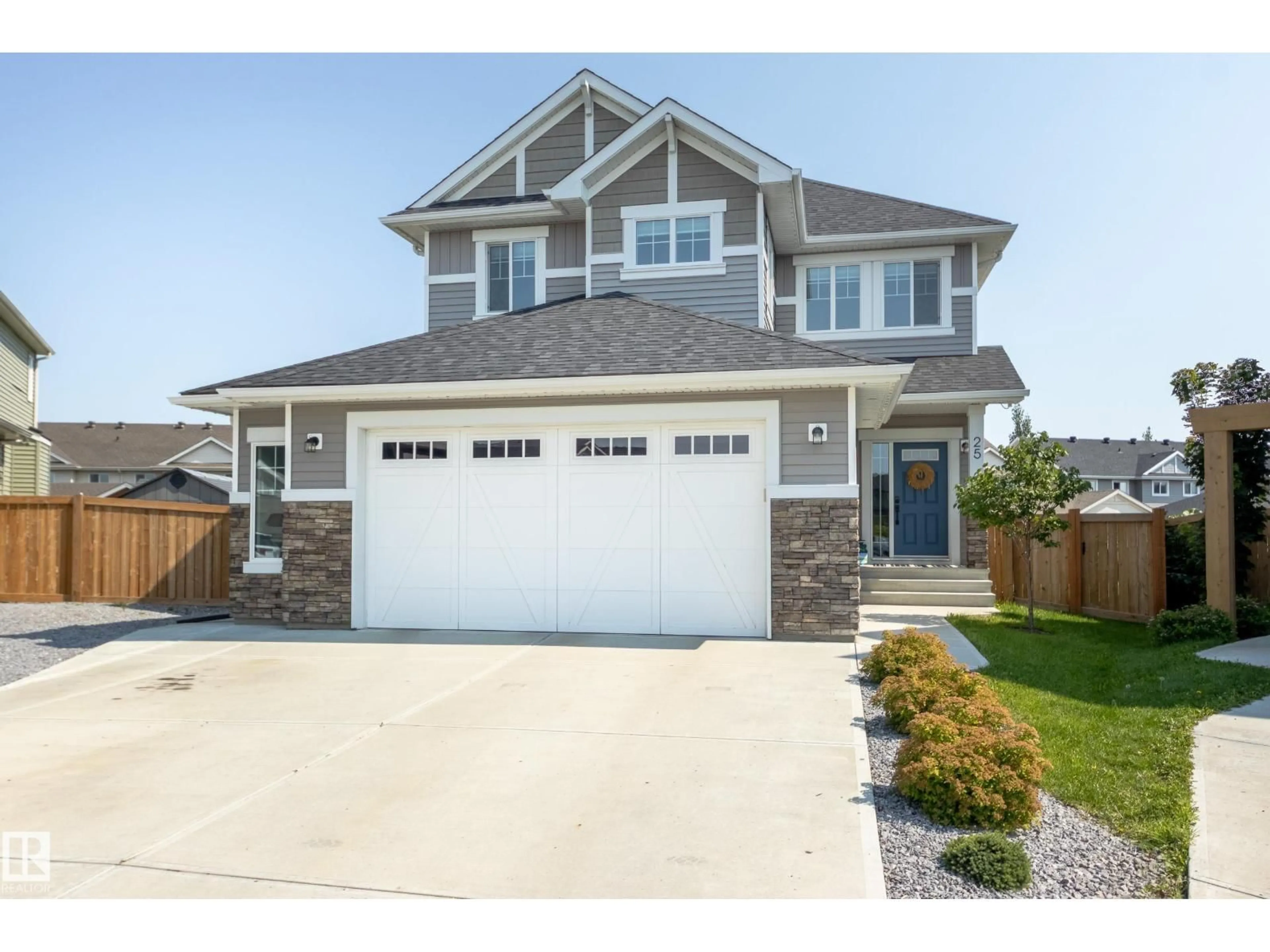 Home with vinyl exterior material, street for 25 DALY PL, Fort Saskatchewan Alberta T8L0X3