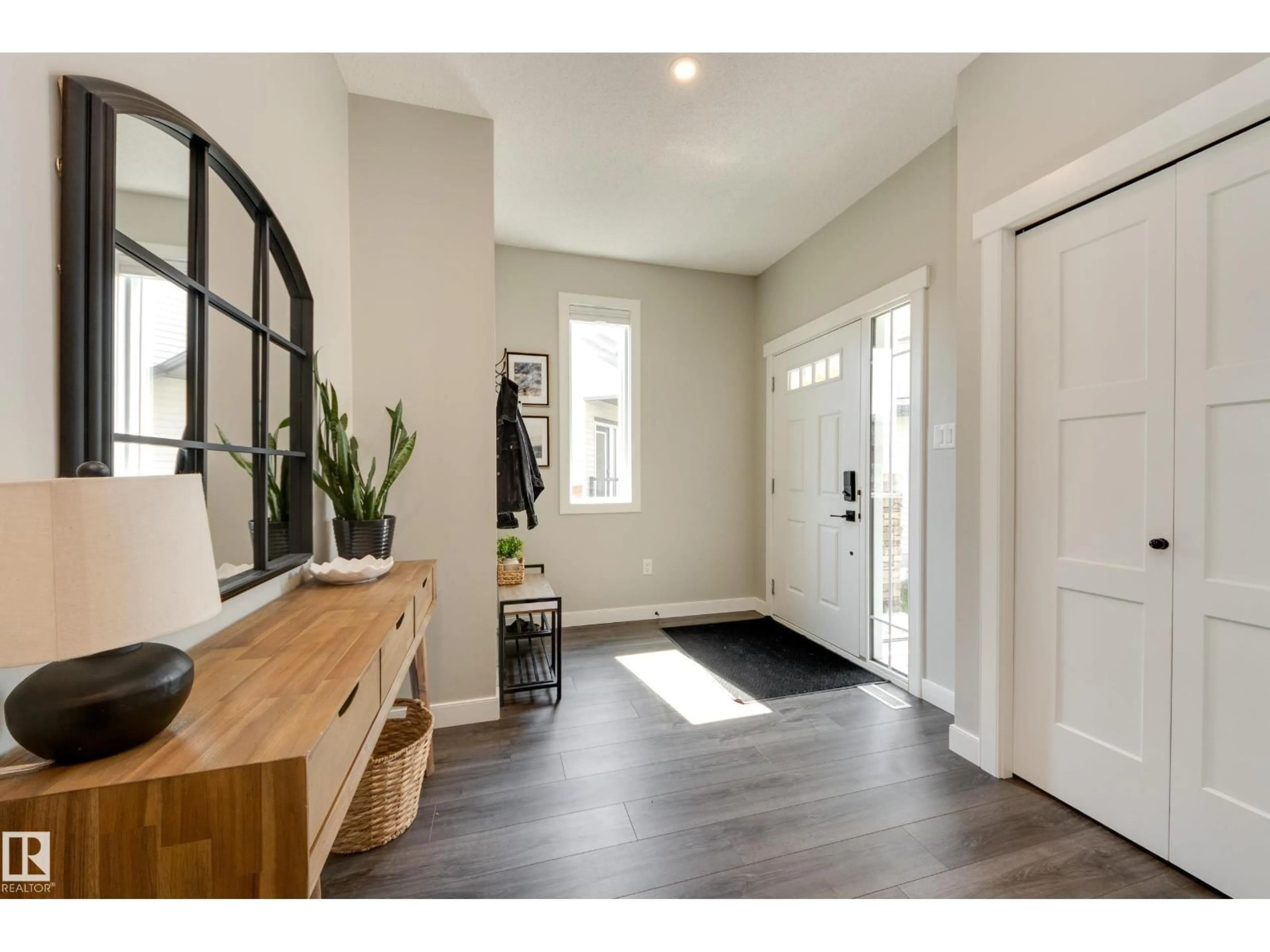 Indoor entryway for 25 DALY PL, Fort Saskatchewan Alberta T8L0X3