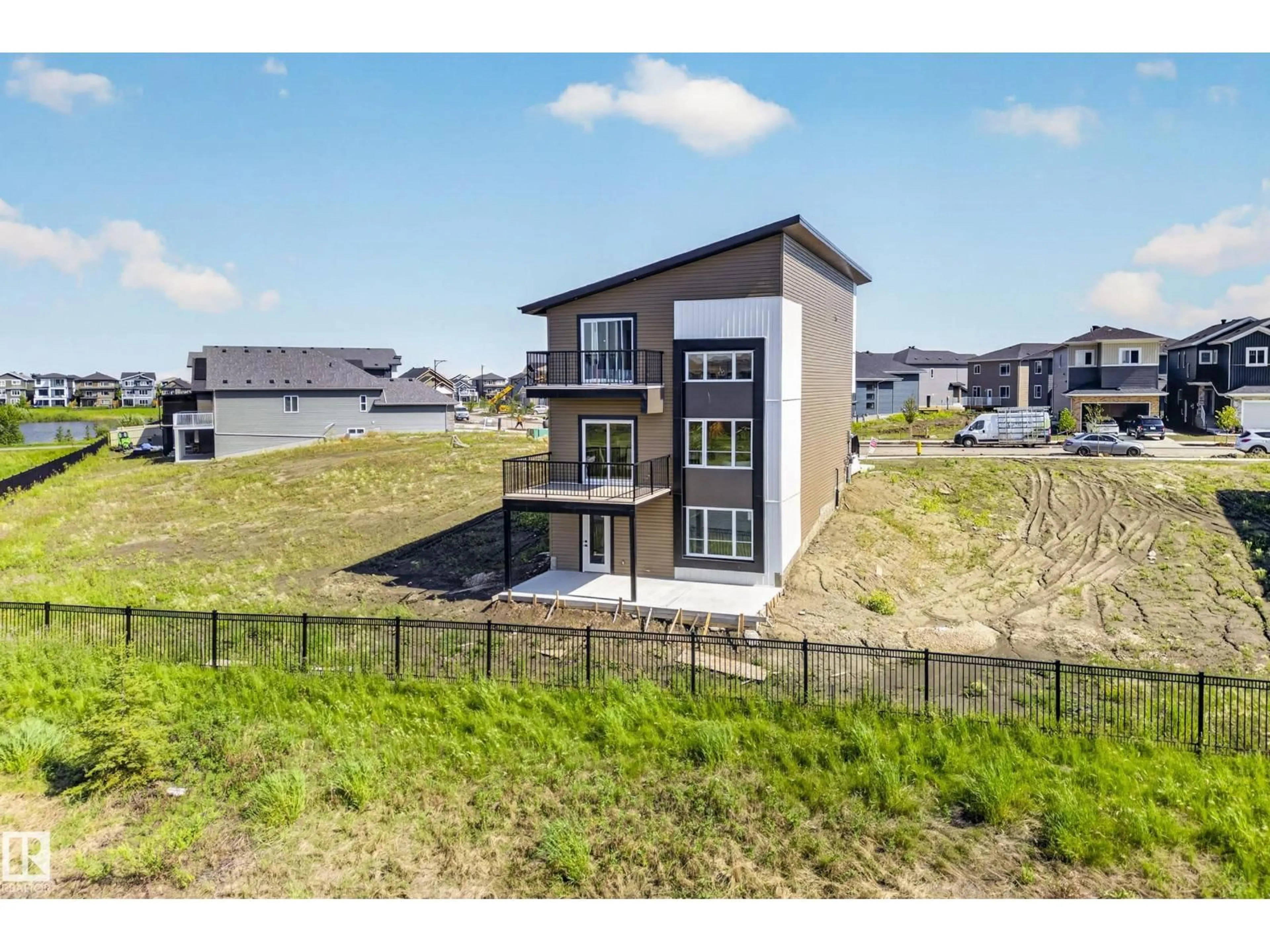 A pic from outside/outdoor area/front of a property/back of a property/a pic from drone, unknown for 34 ELDRIDGE PT, St. Albert Alberta T8N8C3