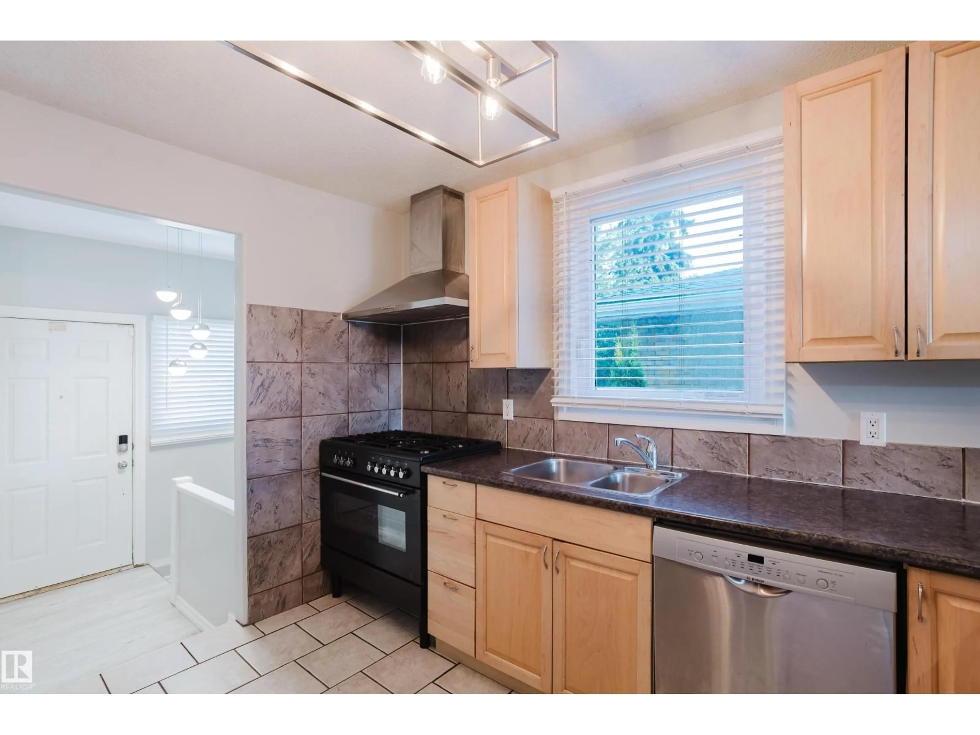 Standard kitchen, ceramic/tile floor for NW - 12431 81 ST, Edmonton Alberta T5B2T6
