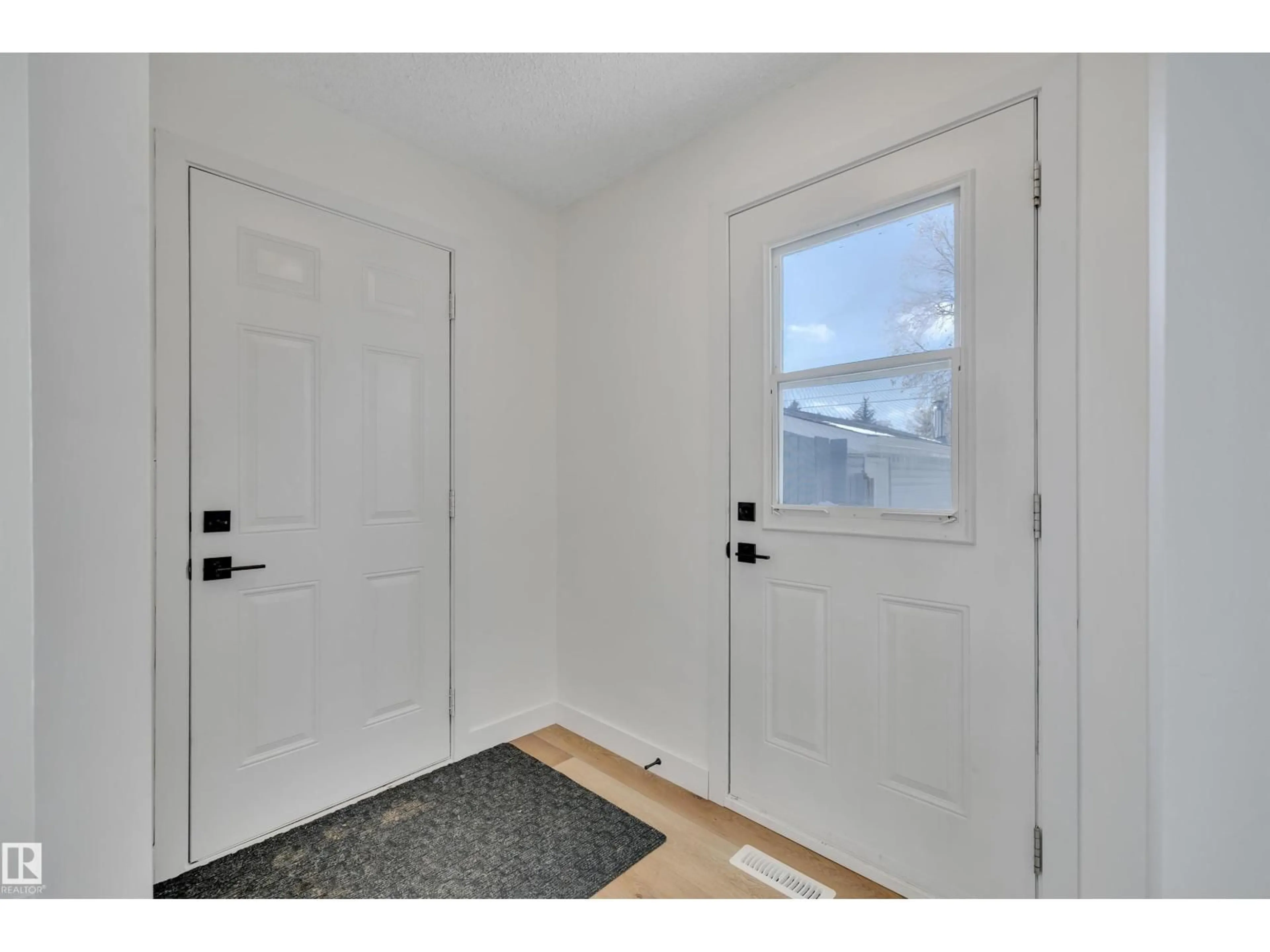 Indoor entryway for 4712 49 ST, Calmar Alberta T0C0V0