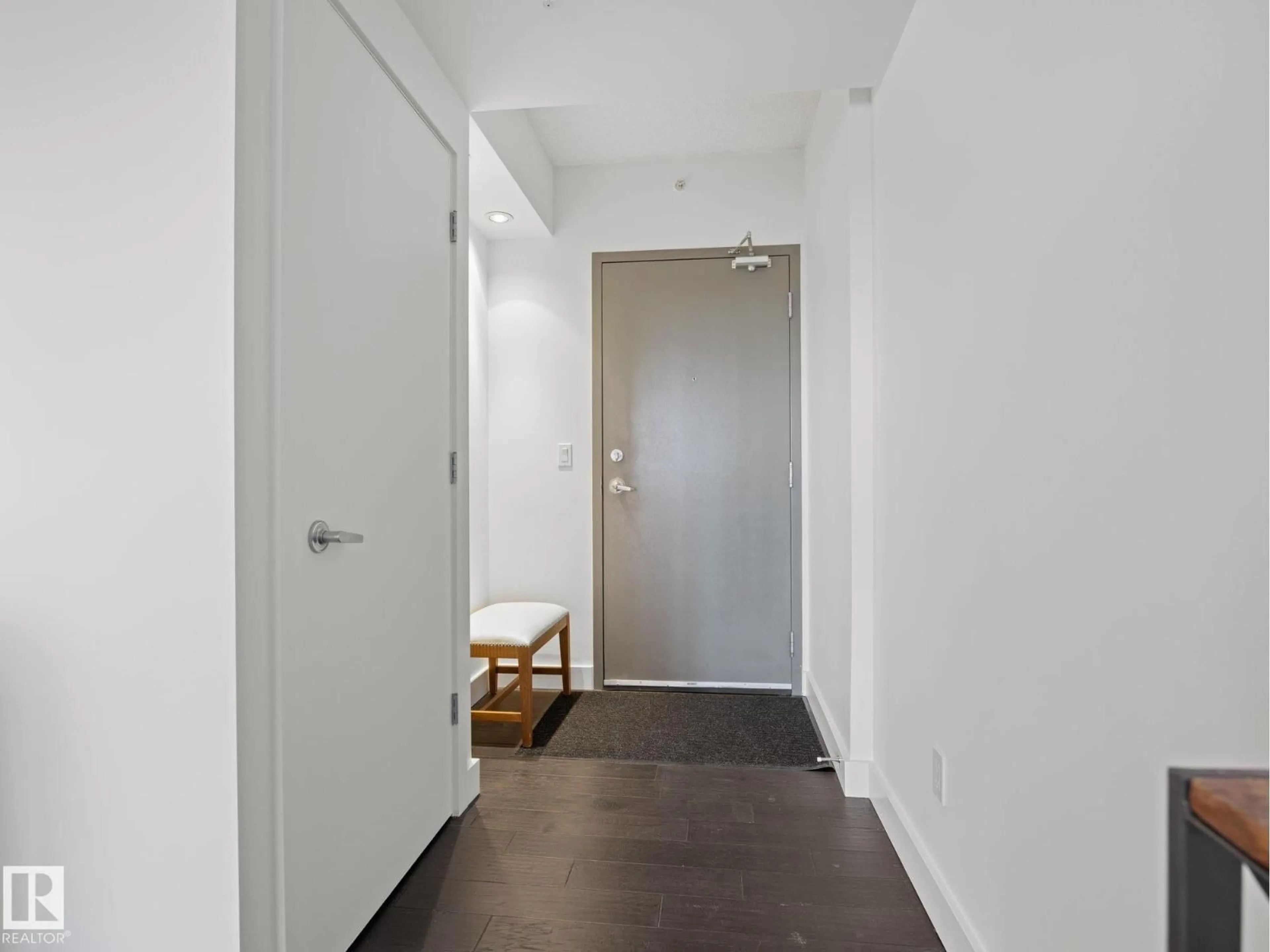 Indoor entryway for 506 - 10028 119 ST, Edmonton Alberta T5K1Y8