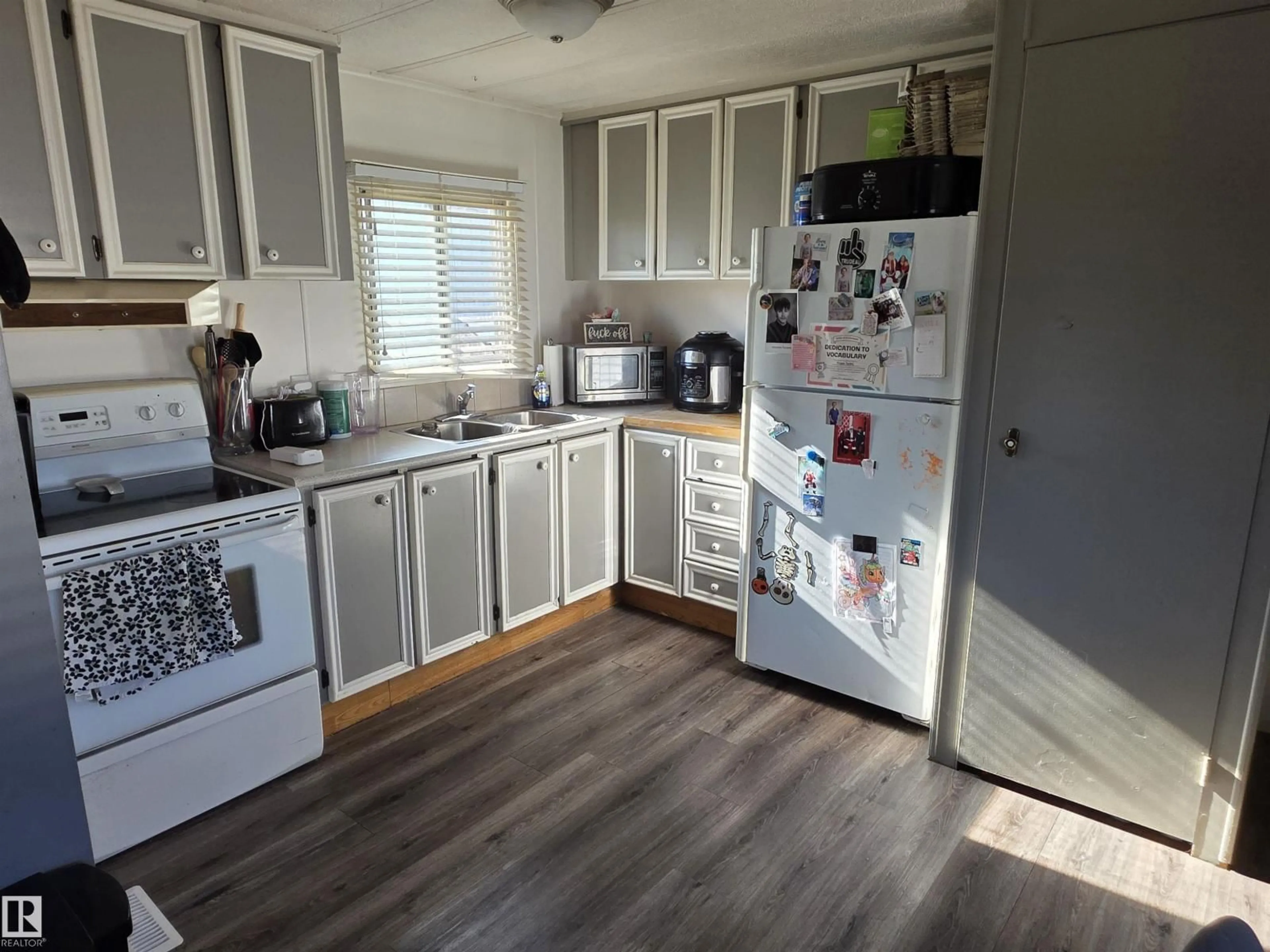 Standard kitchen, wood/laminate floor for 49301 - 242 RR 80, Rural Brazeau County Alberta T7A1L7