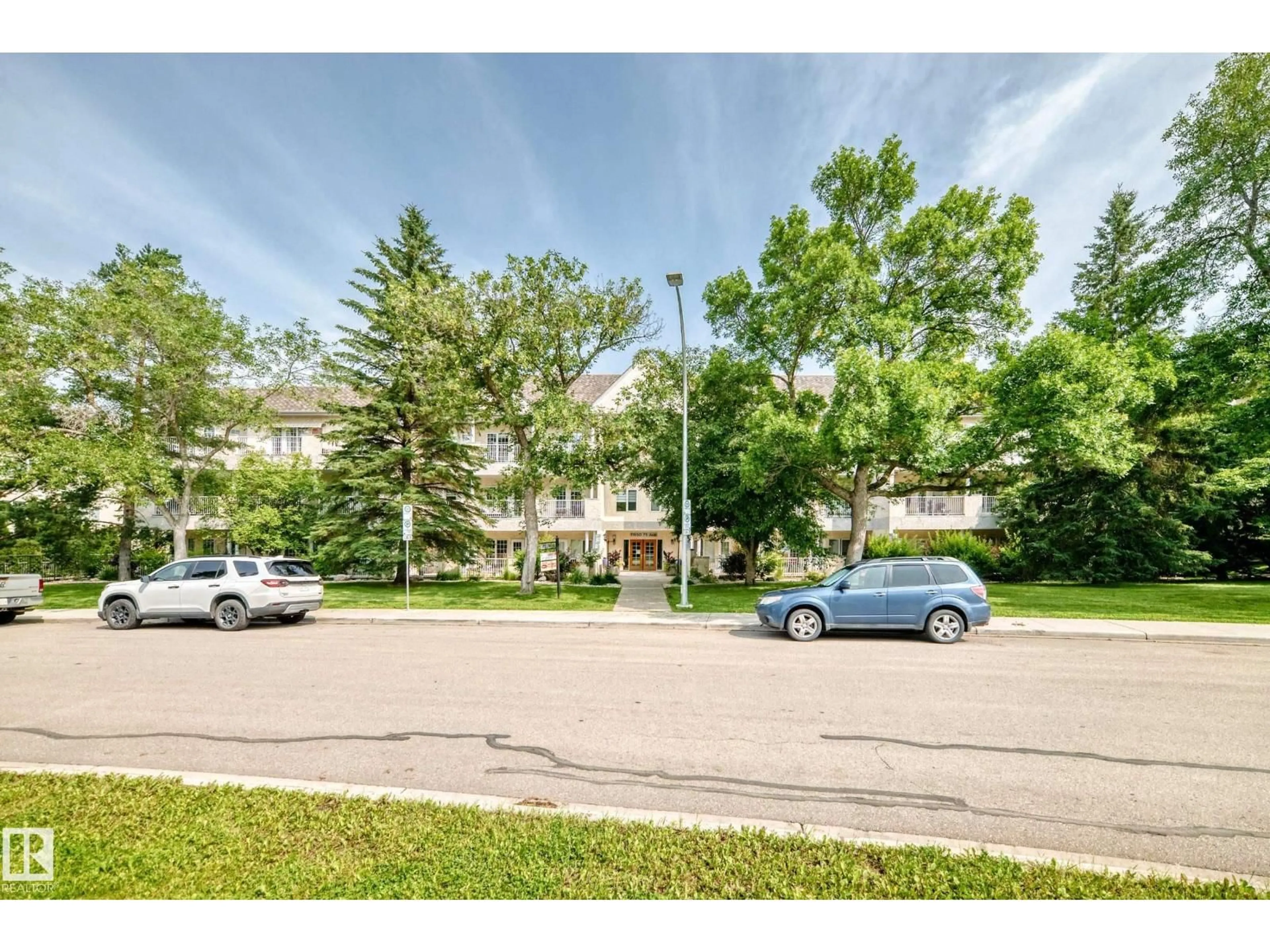 A pic from outside/outdoor area/front of a property/back of a property/a pic from drone, street for 308 11650 79 AVENUE AVENUE, Edmonton Alberta T6G0P7